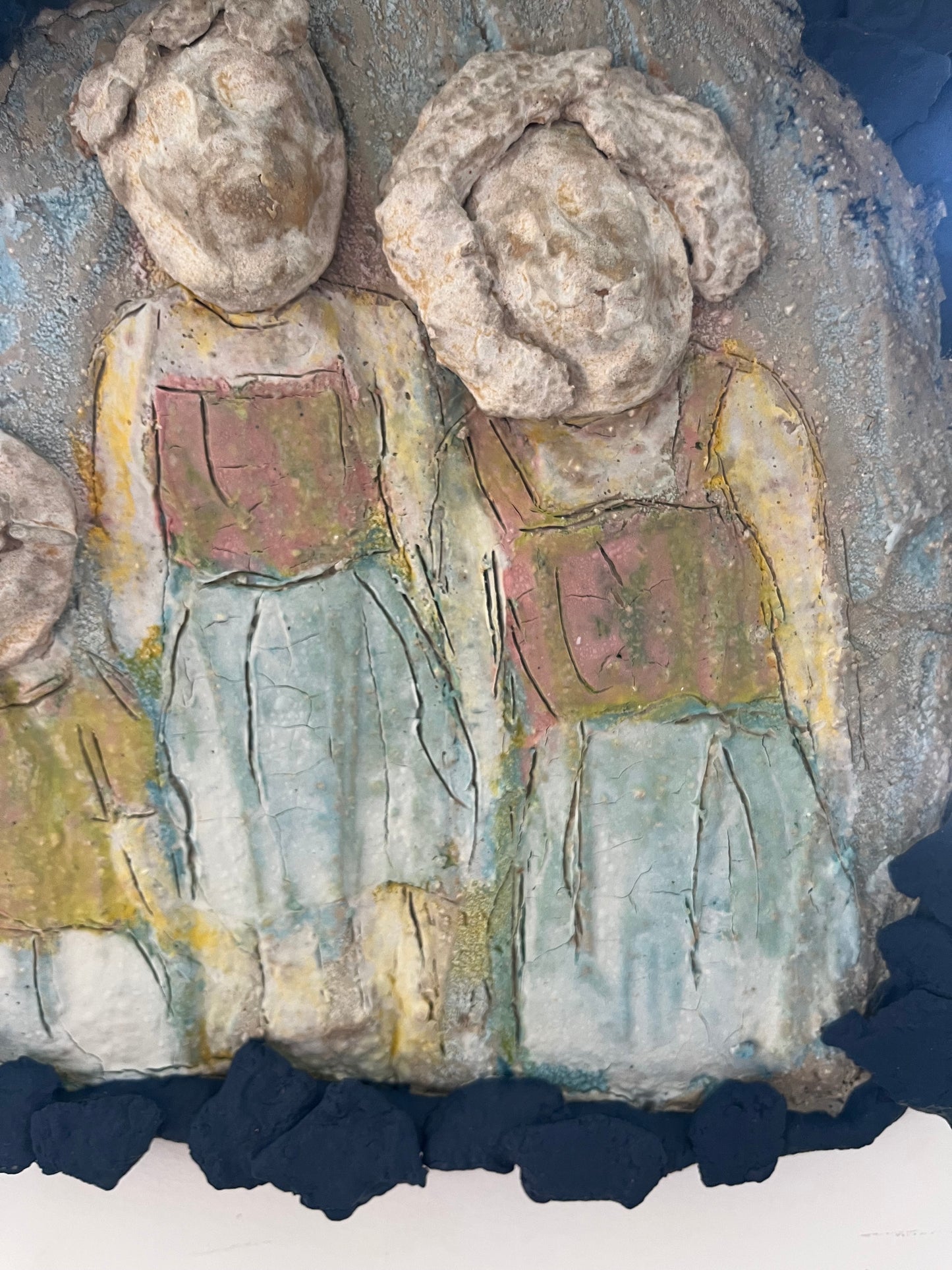 Tableau en céramique, III personnages - Anne Saltel