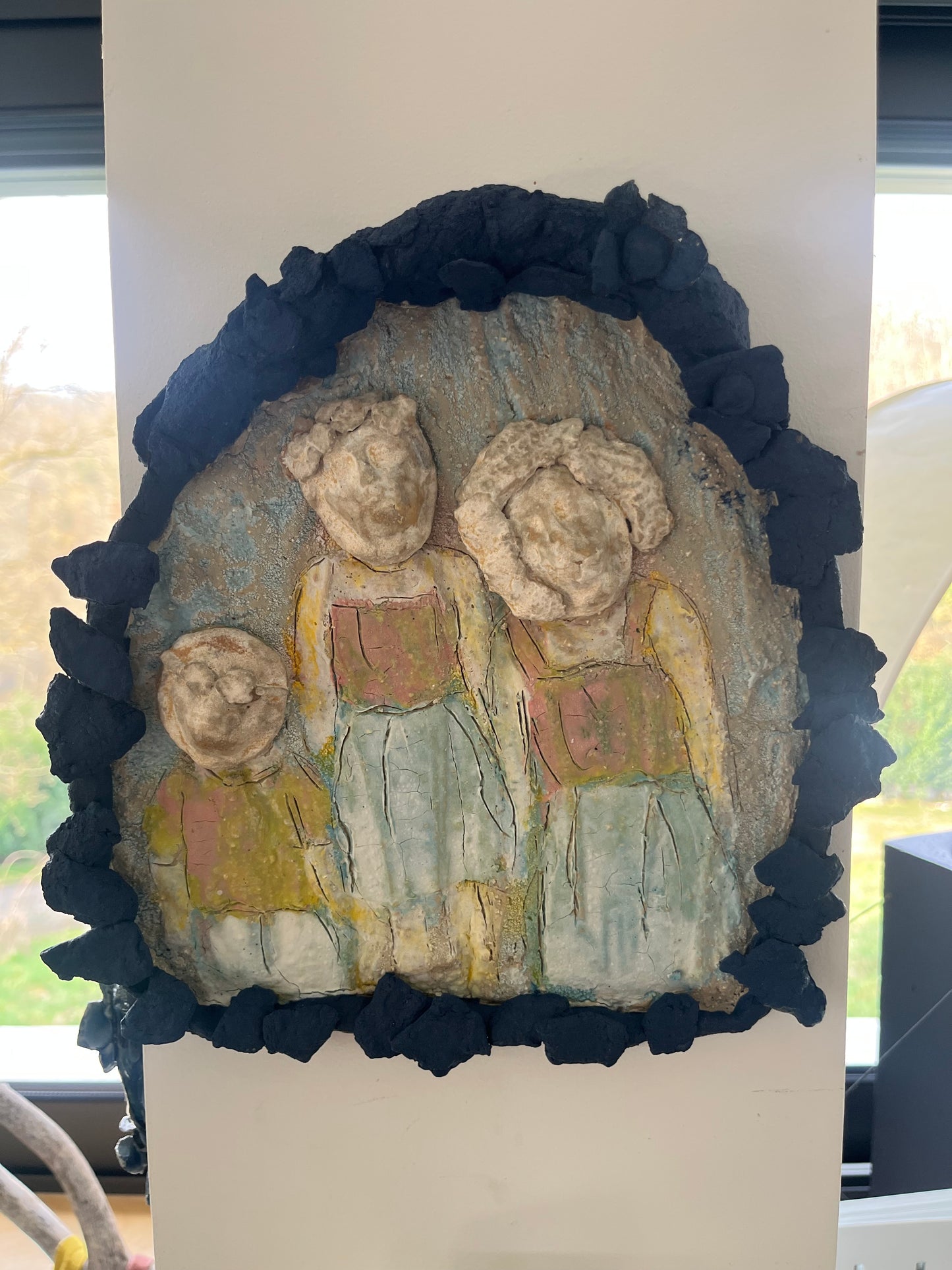 Tableau en céramique, III personnages - Anne Saltel