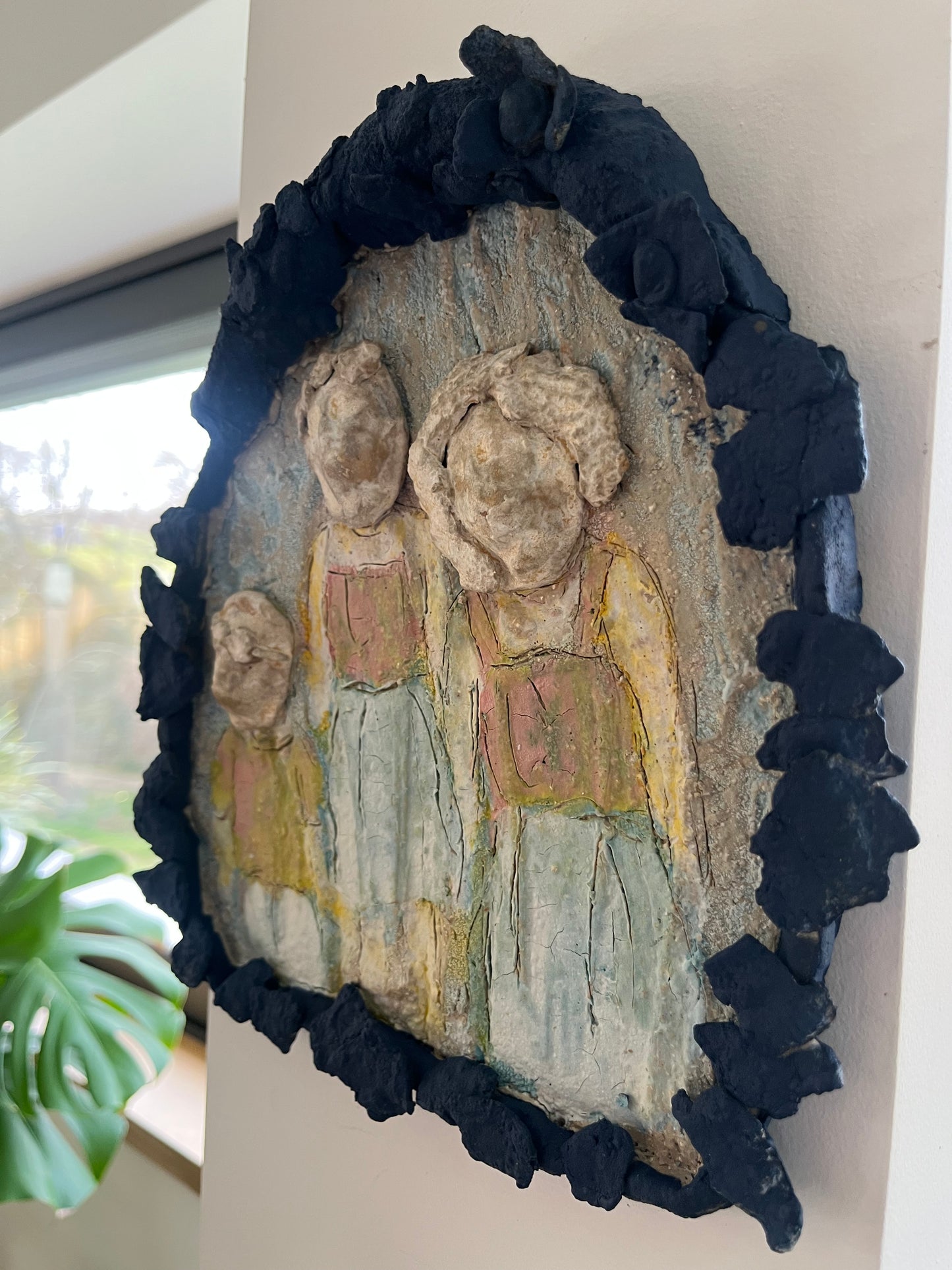 Tableau en céramique, III personnages - Anne Saltel