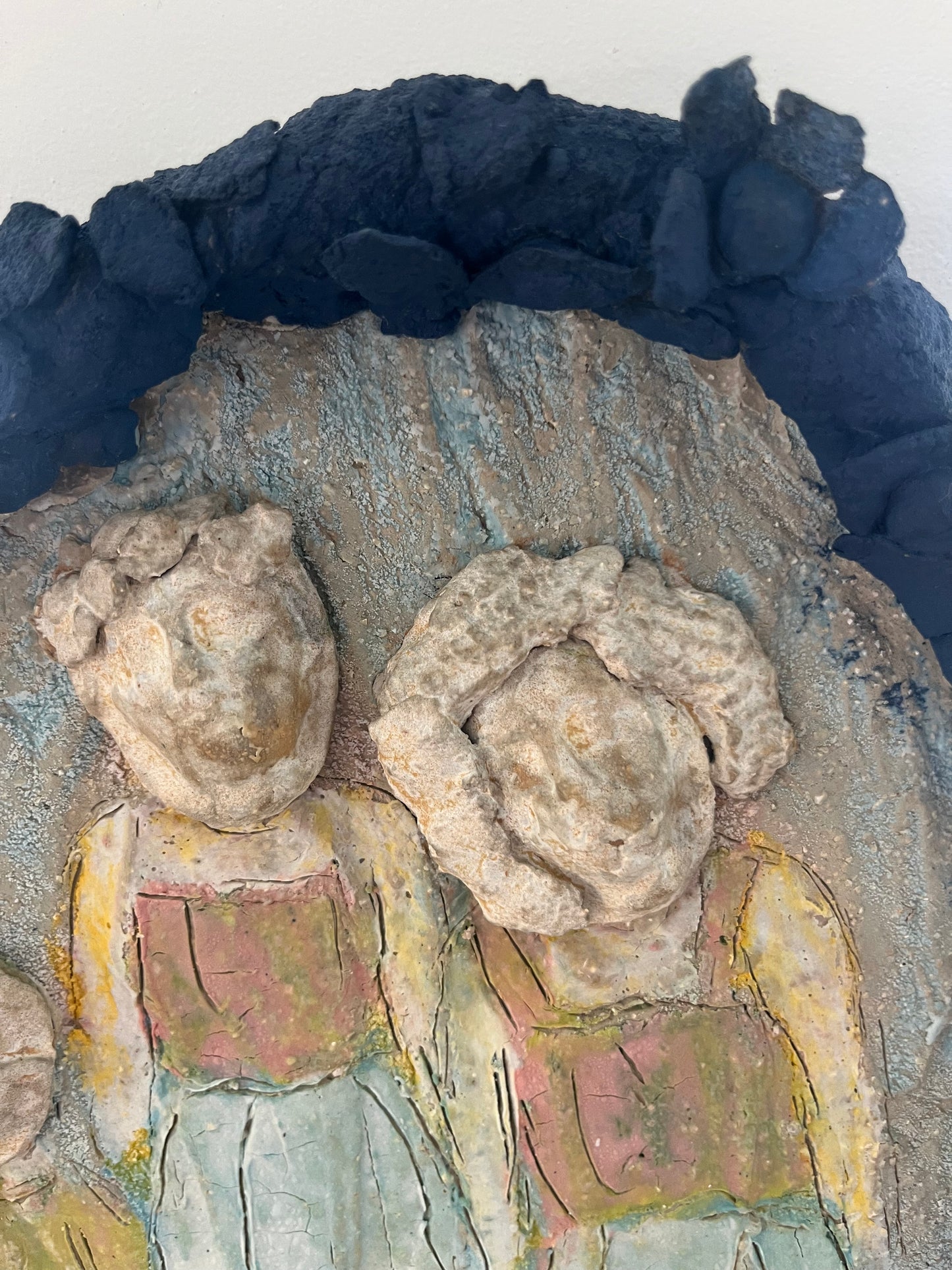 Tableau en céramique, III personnages - Anne Saltel