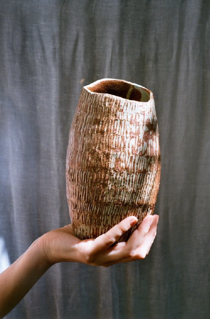 Vase décolletté II, Cora