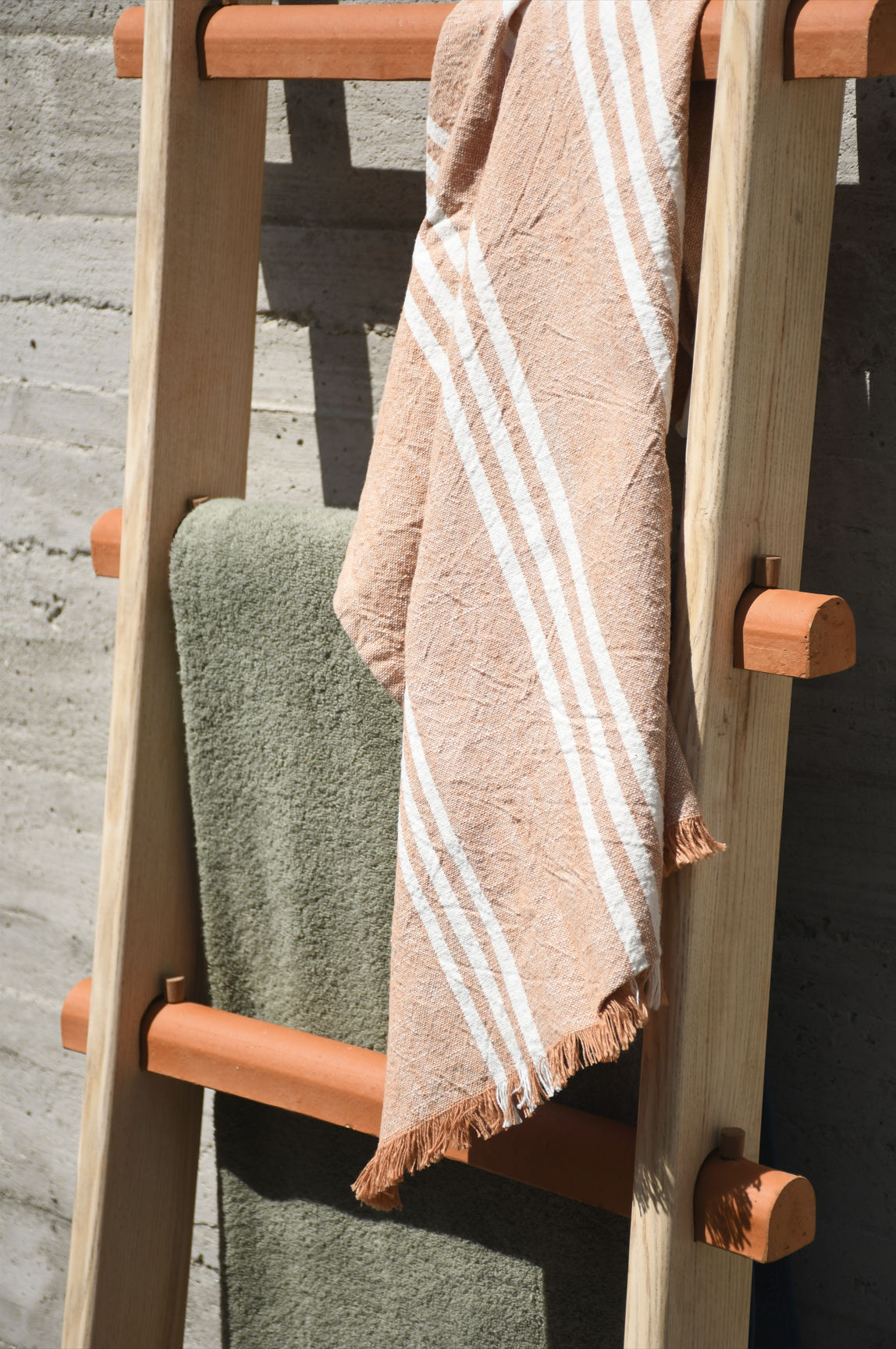 Emilie Cazin/ Emilie Dechaud - Échelle/Valet - Argela