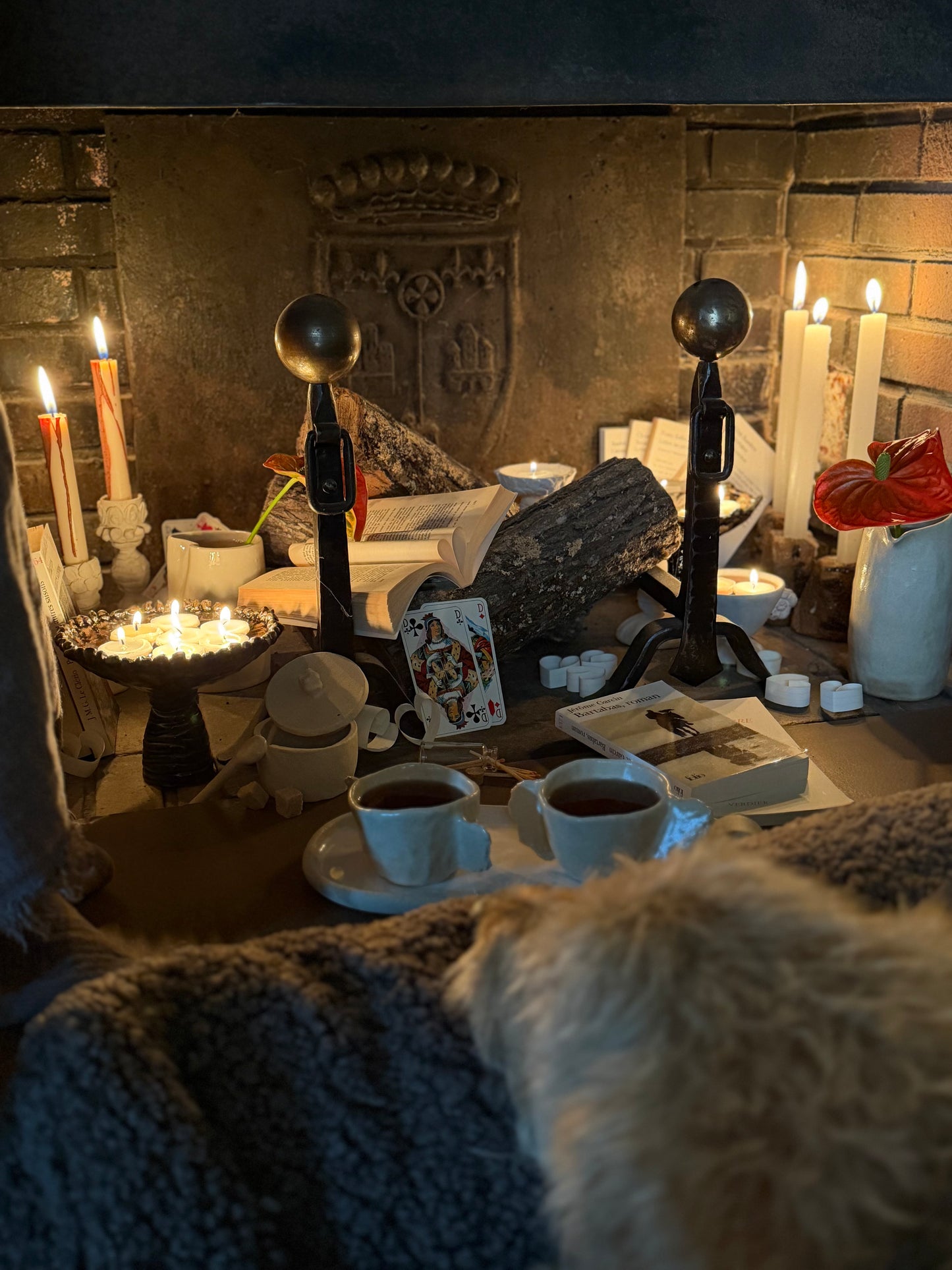 Tasses oreilles, un pichet, Cora