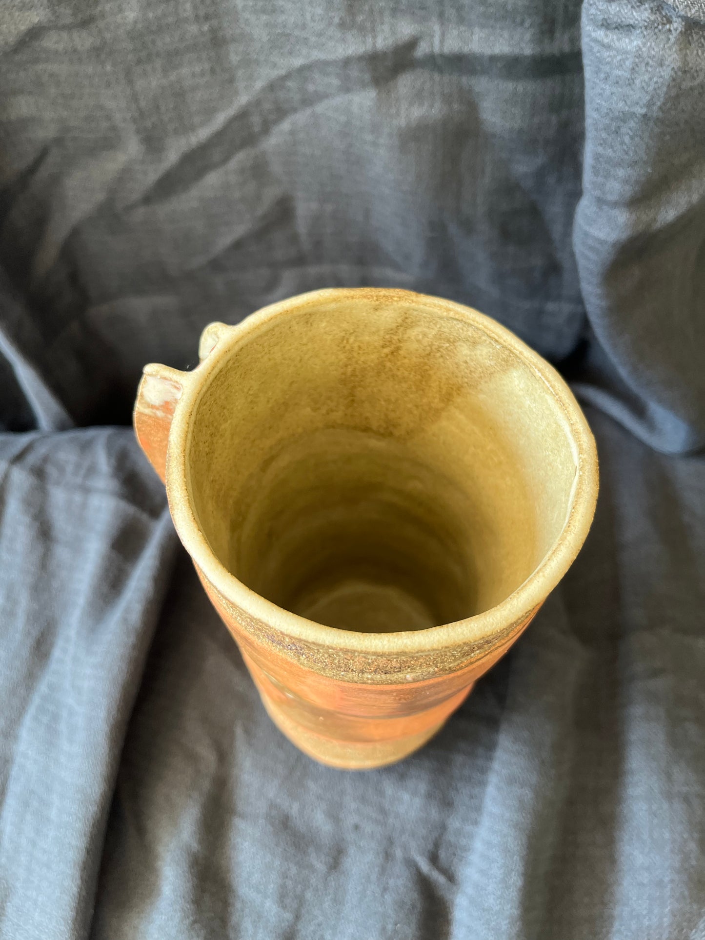 Vase à ailettes. Grès roux émaillé
- Muriel Senaux