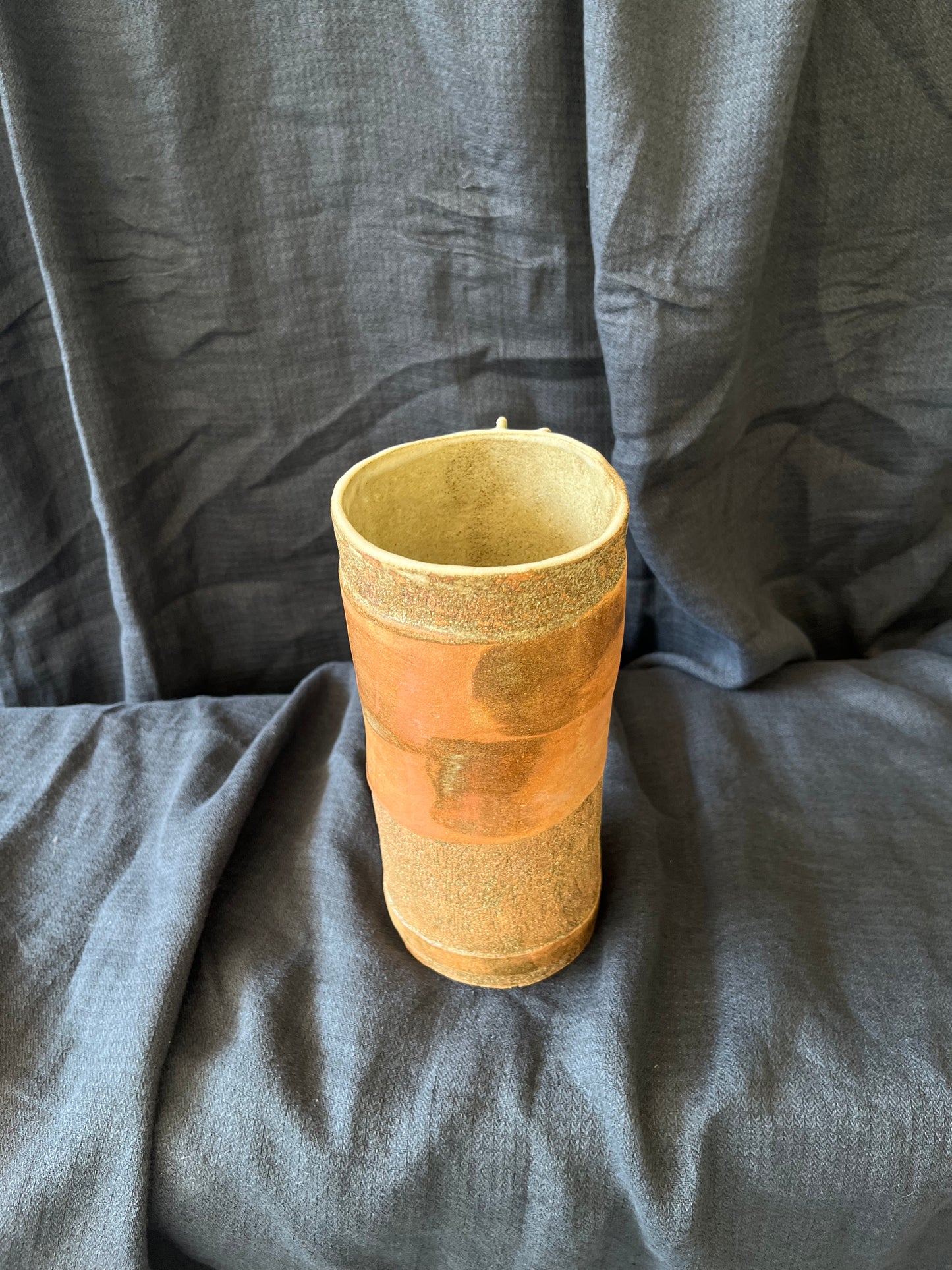 Vase à ailettes. Grès roux émaillé
- Muriel Senaux
