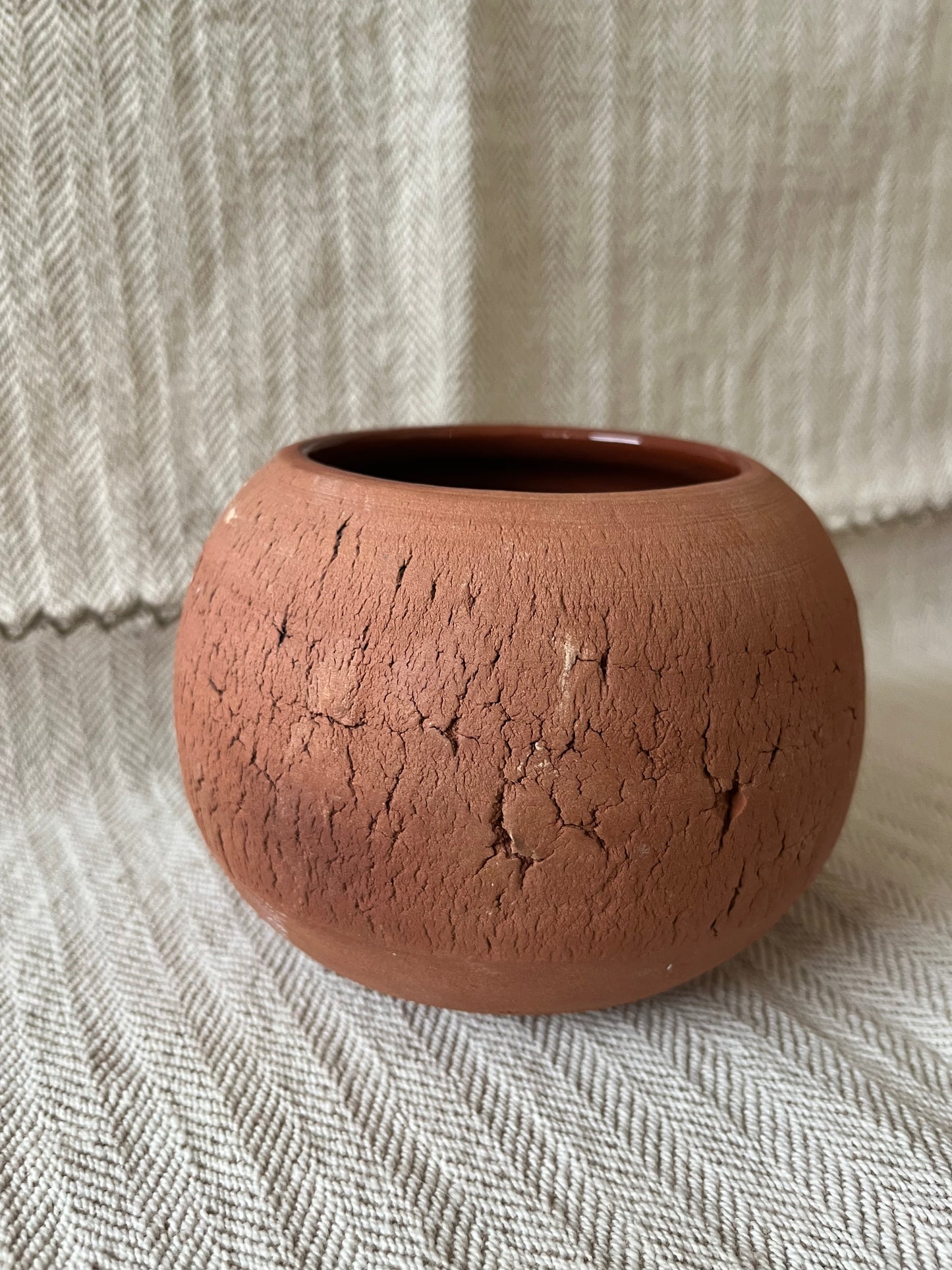 Vase craquelé, Hannah André