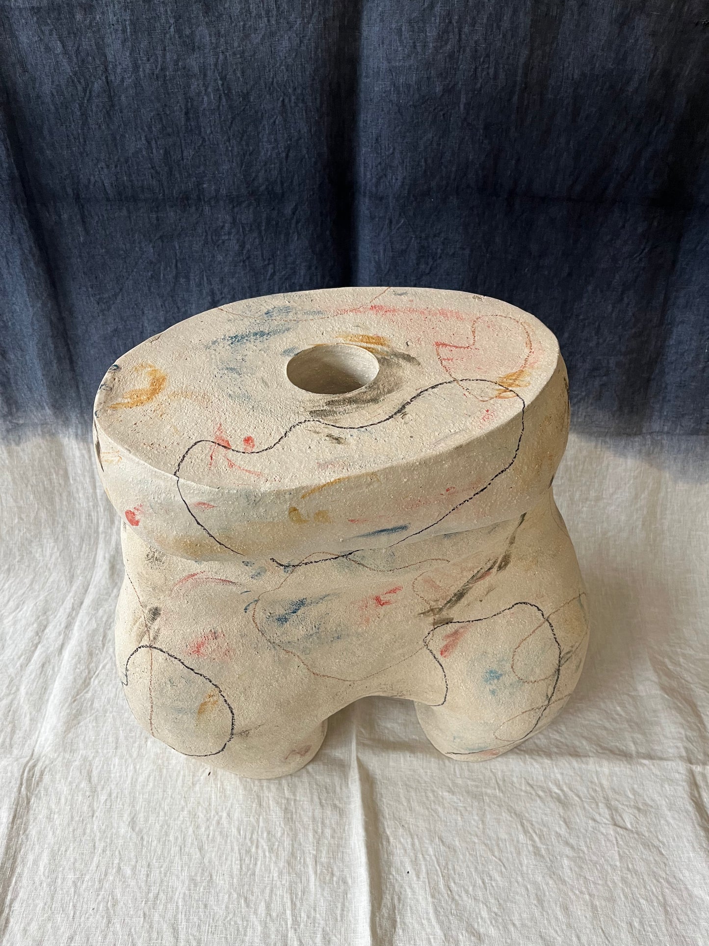 Tabouret vase-jarre avec son capuchon plateau - Collab Maison Makeba x MR Céramique