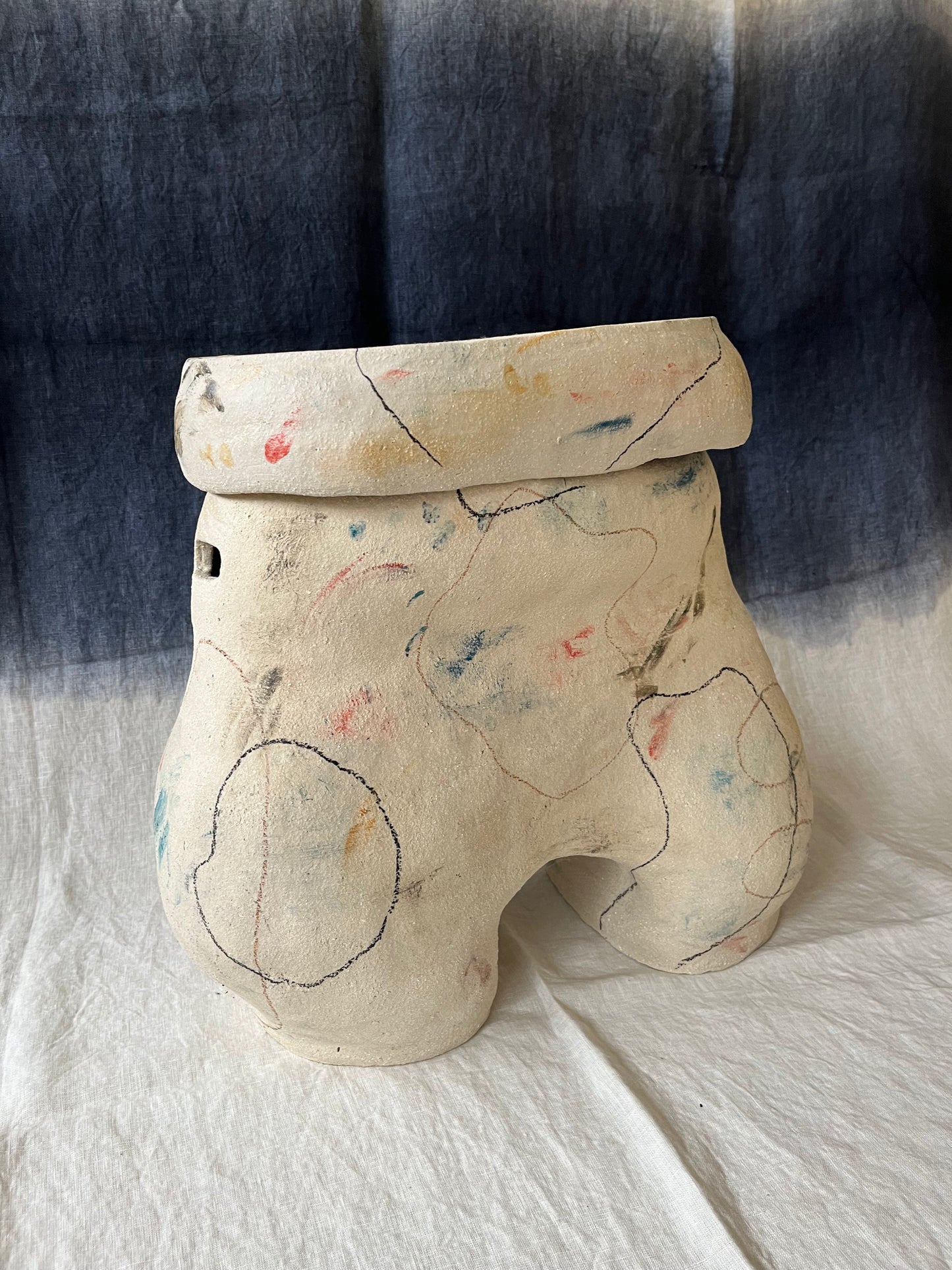 Tabouret vase-jarre avec son capuchon plateau - Collab Maison Makeba x MR Céramique