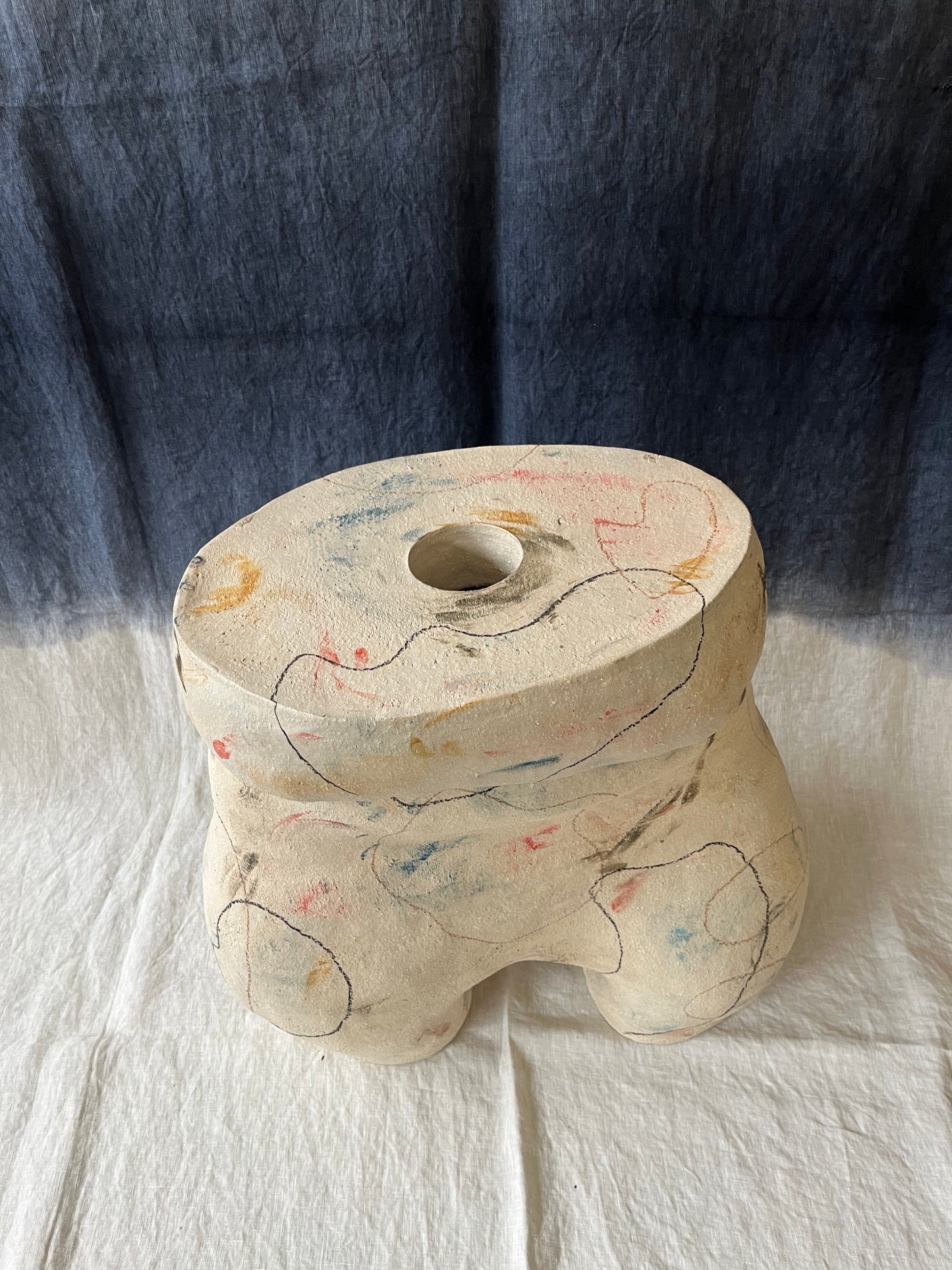 Tabouret vase-jarre avec son capuchon plateau - Collab Maison Makeba x MR Céramique