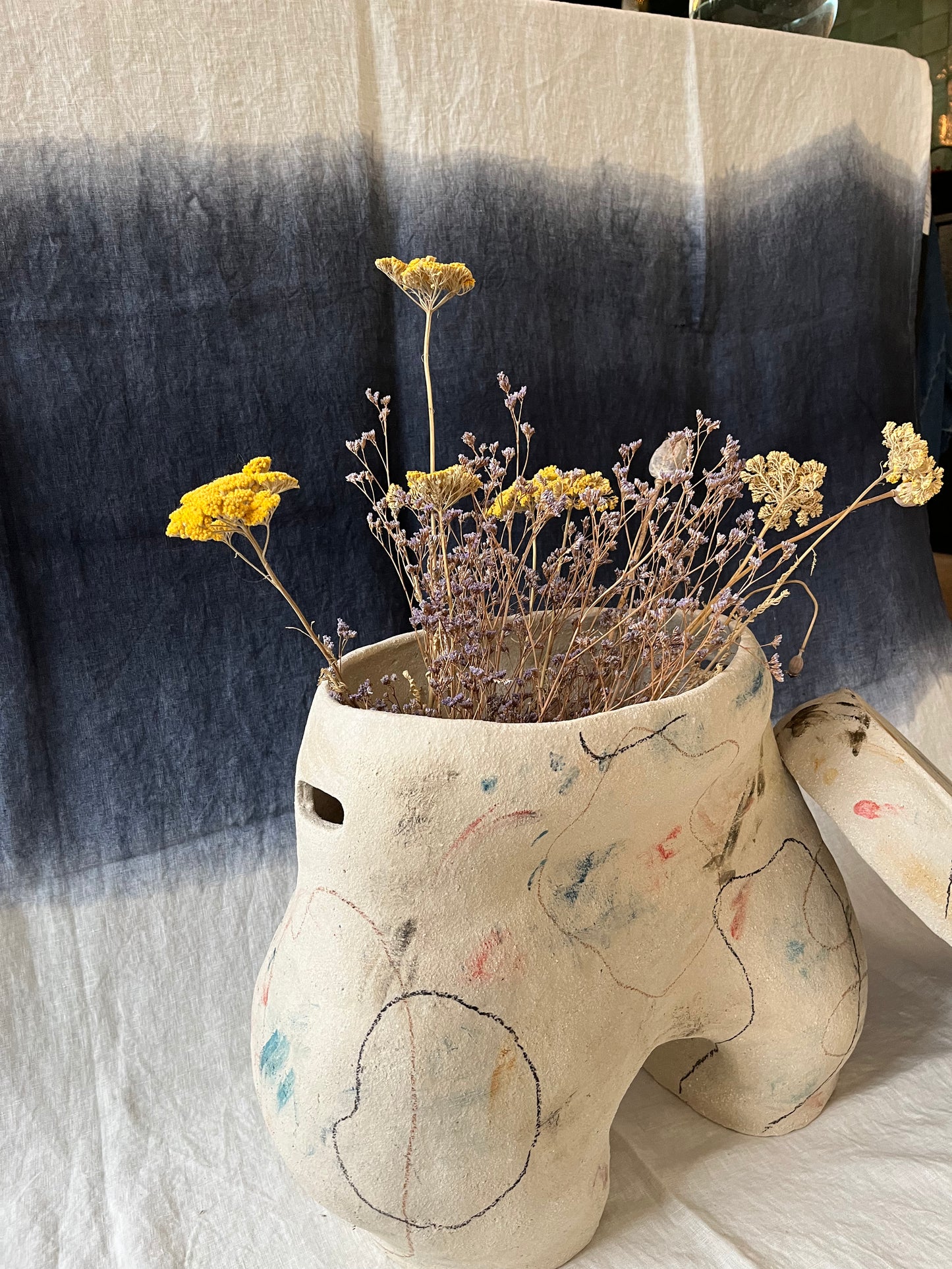 Tabouret vase-jarre avec son capuchon plateau - Collab Maison Makeba x MR Céramique