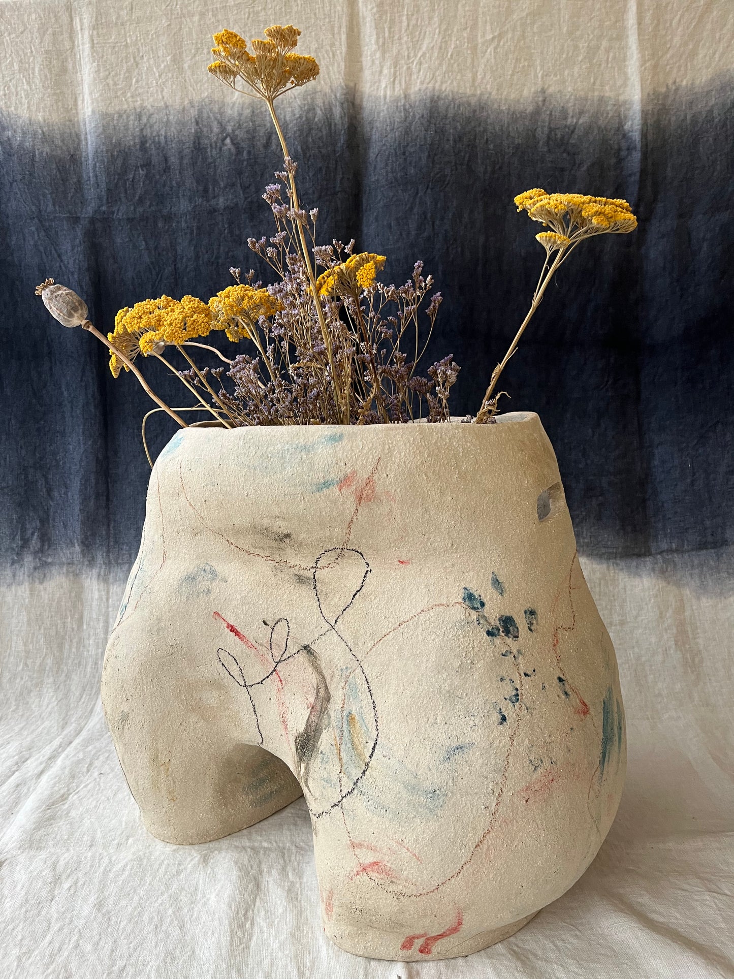Tabouret vase-jarre avec son capuchon plateau - Collab Maison Makeba x MR Céramique