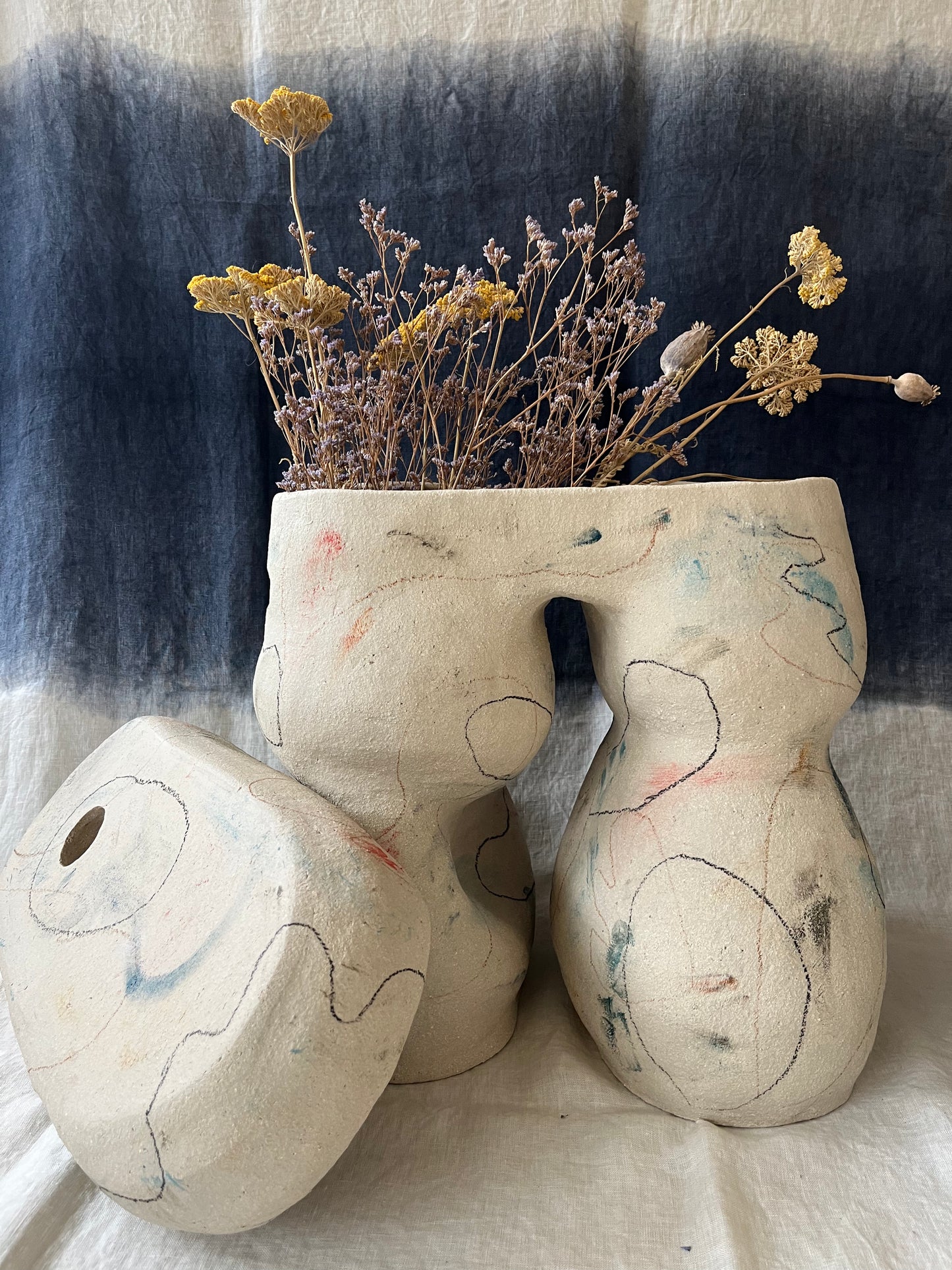 Tabouret vase-jarre avec son capuchon plateau - Collab Maison Makeba x MR Céramique