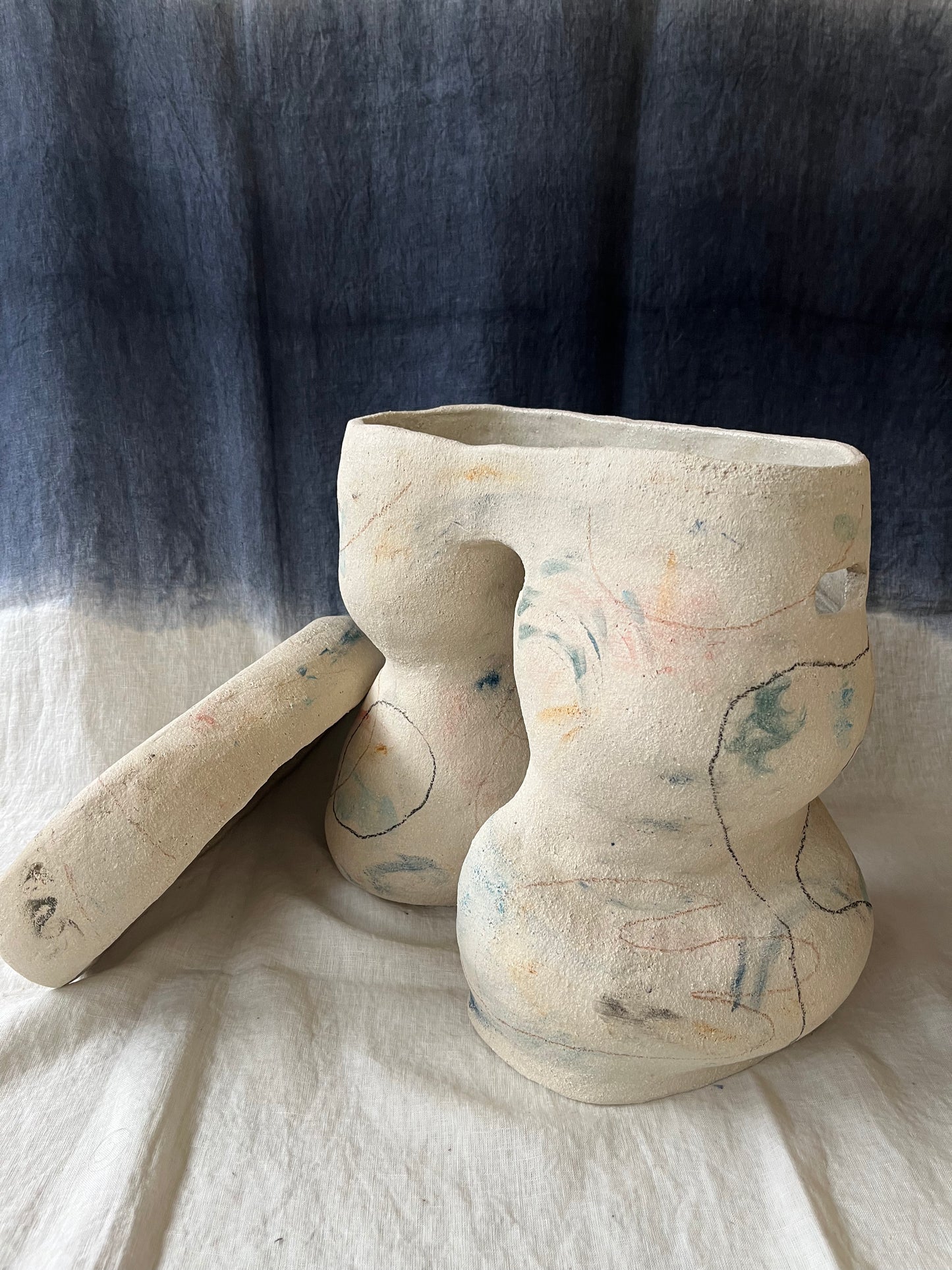 Tabouret vase-jarre avec son capuchon plateau - Collab Maison Makeba x MR Céramique