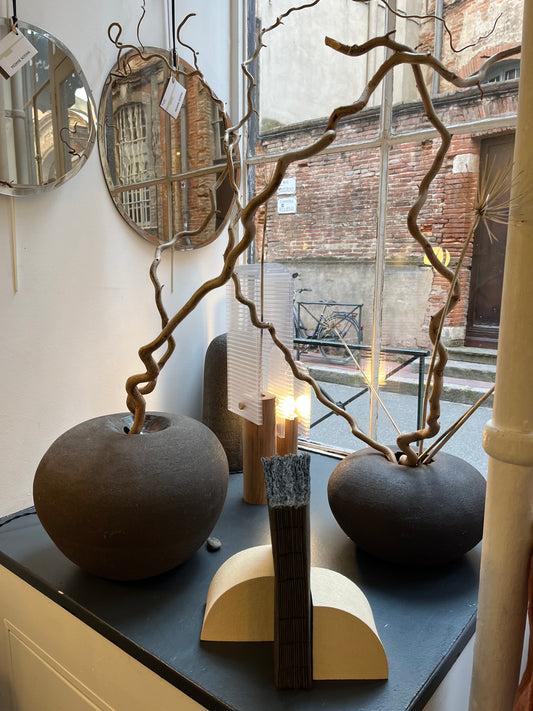 Céramiques Lucia. Serre livres lot de 2. Fait main. Pièces uniques.