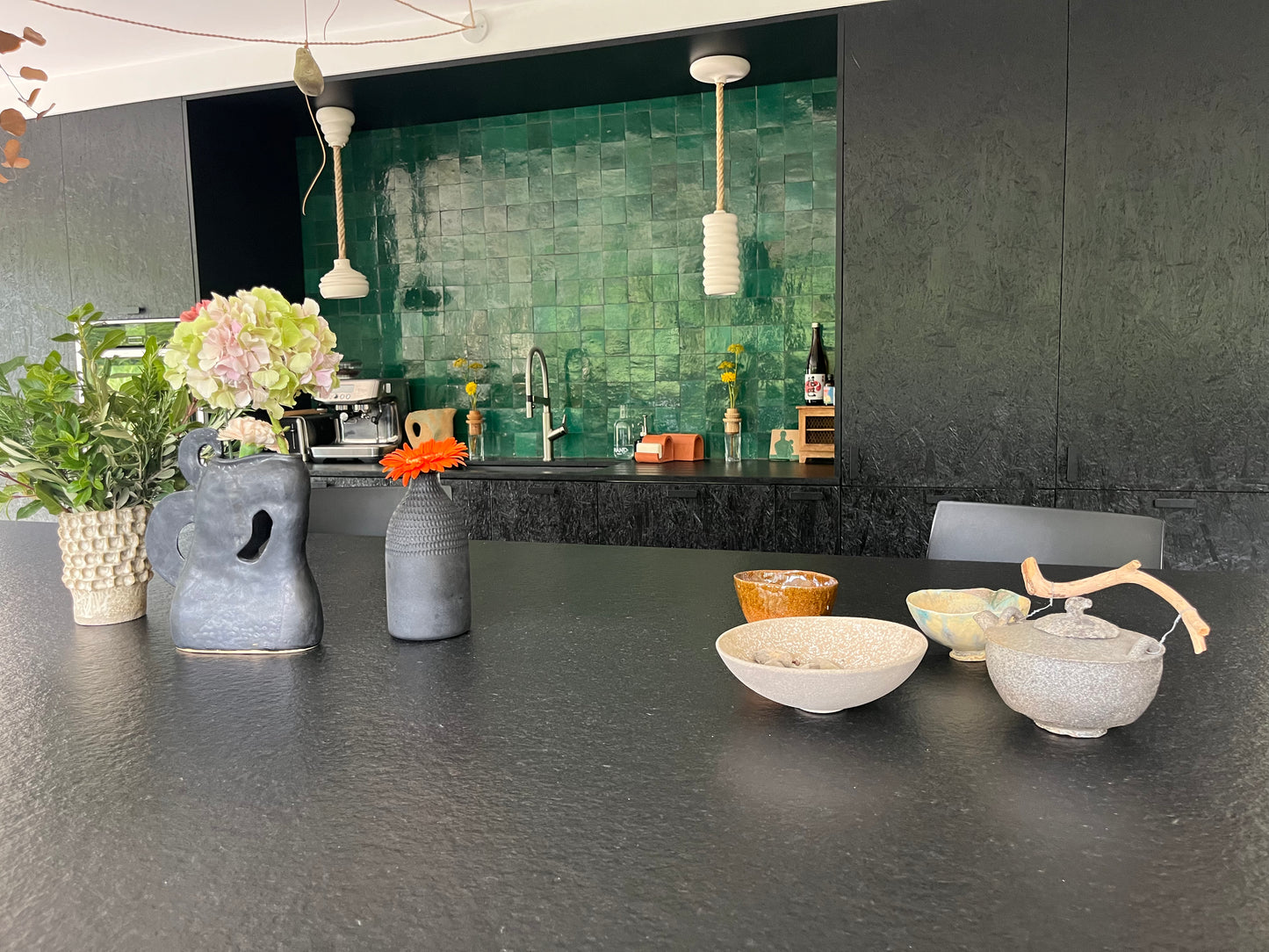 Vase ou Carafe émaillé « Cuir Moustache ou Flot du bec »Mosselbay