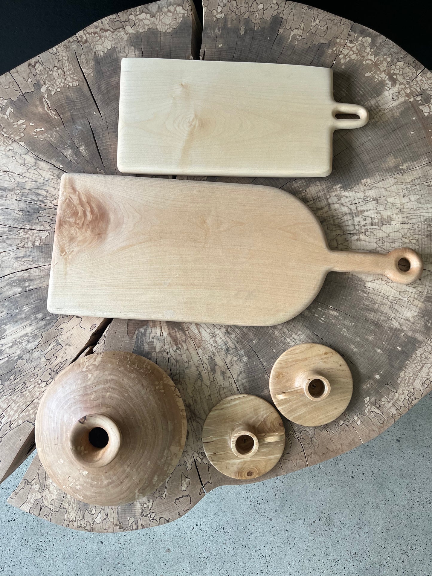 Vase plat en bois de bouleau échauffé par Lorien Cau