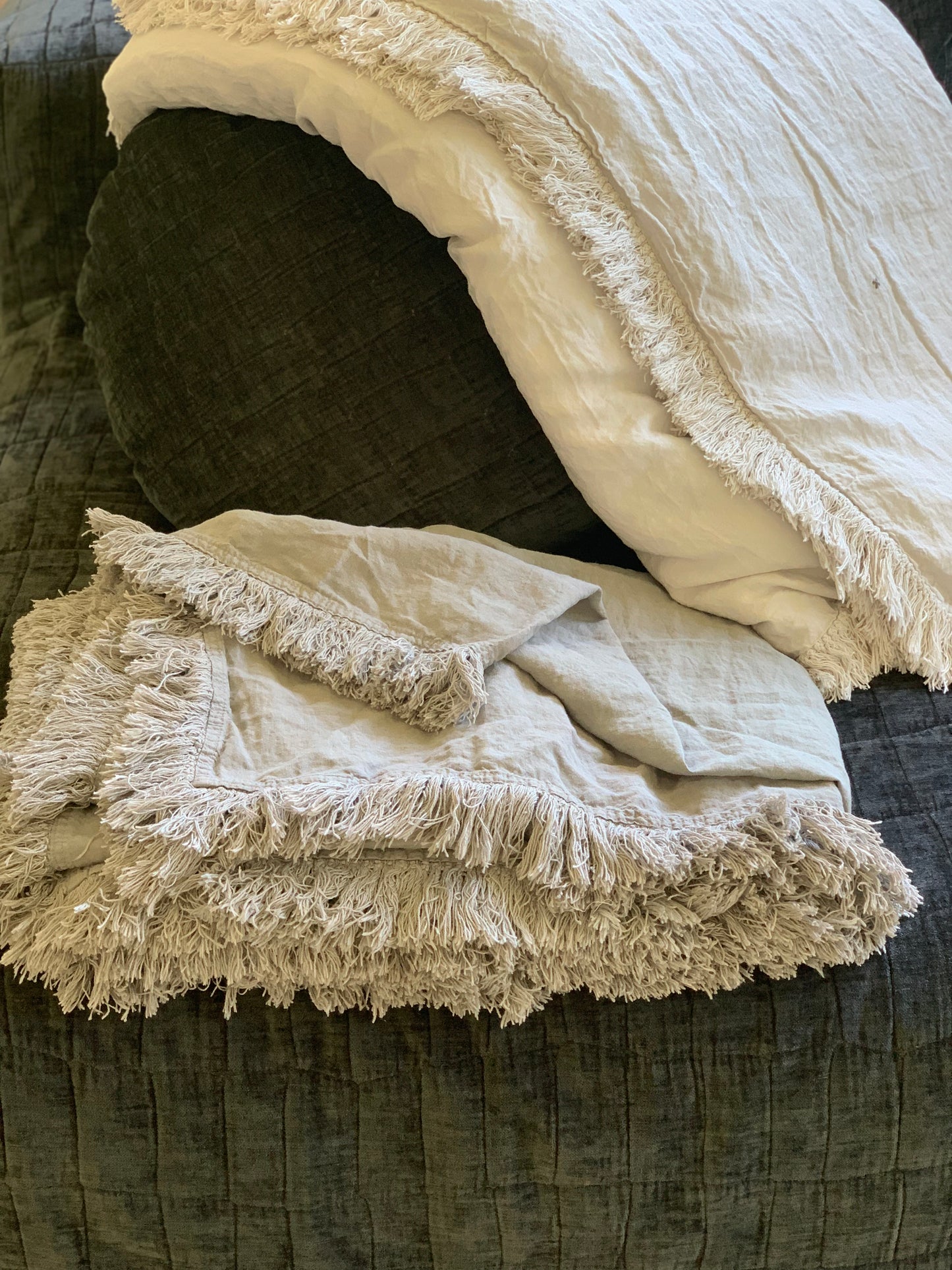 Grand coussin frangé couleur Plume