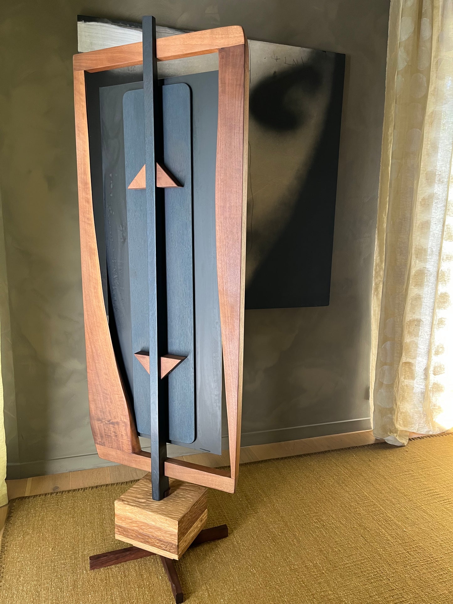 "Le Miroir",  Noyer et chêne massif huilé transparent bleu