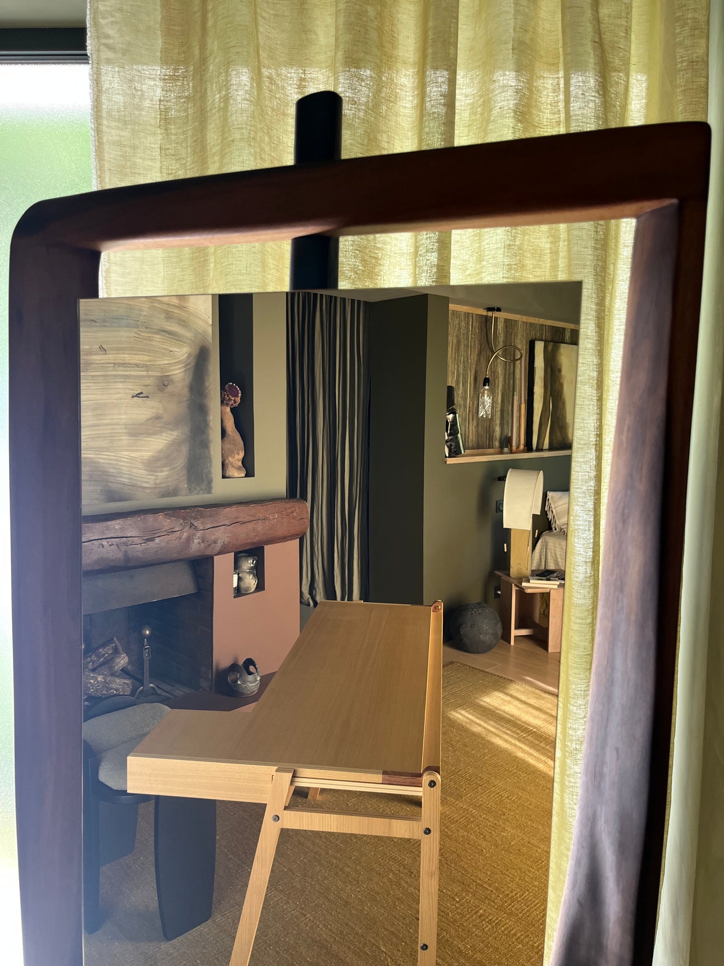 "Le Miroir",  Noyer et chêne massif huilé transparent bleu