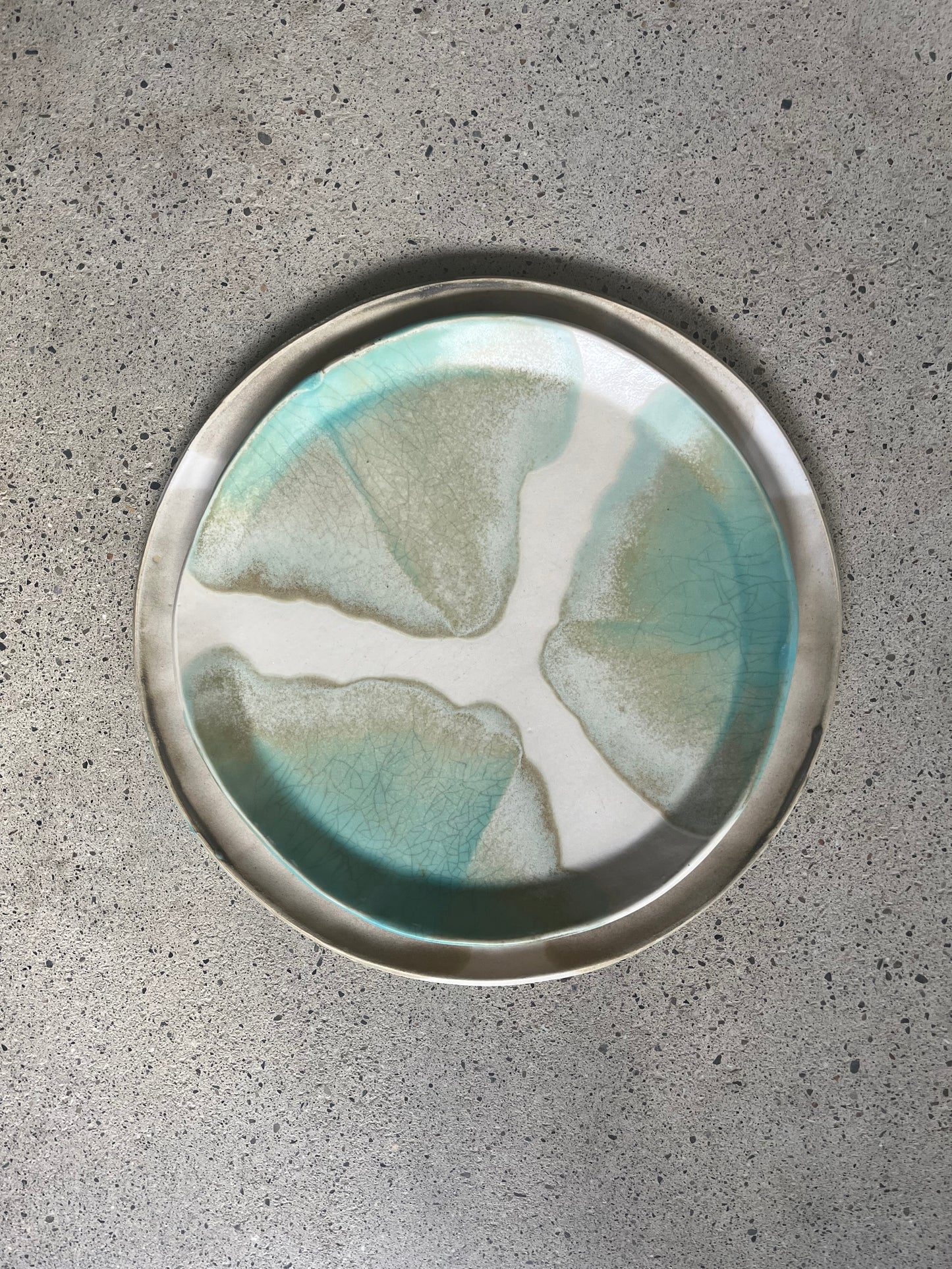 Lot de 6 assiettes et un plat, Anne Kurzberg