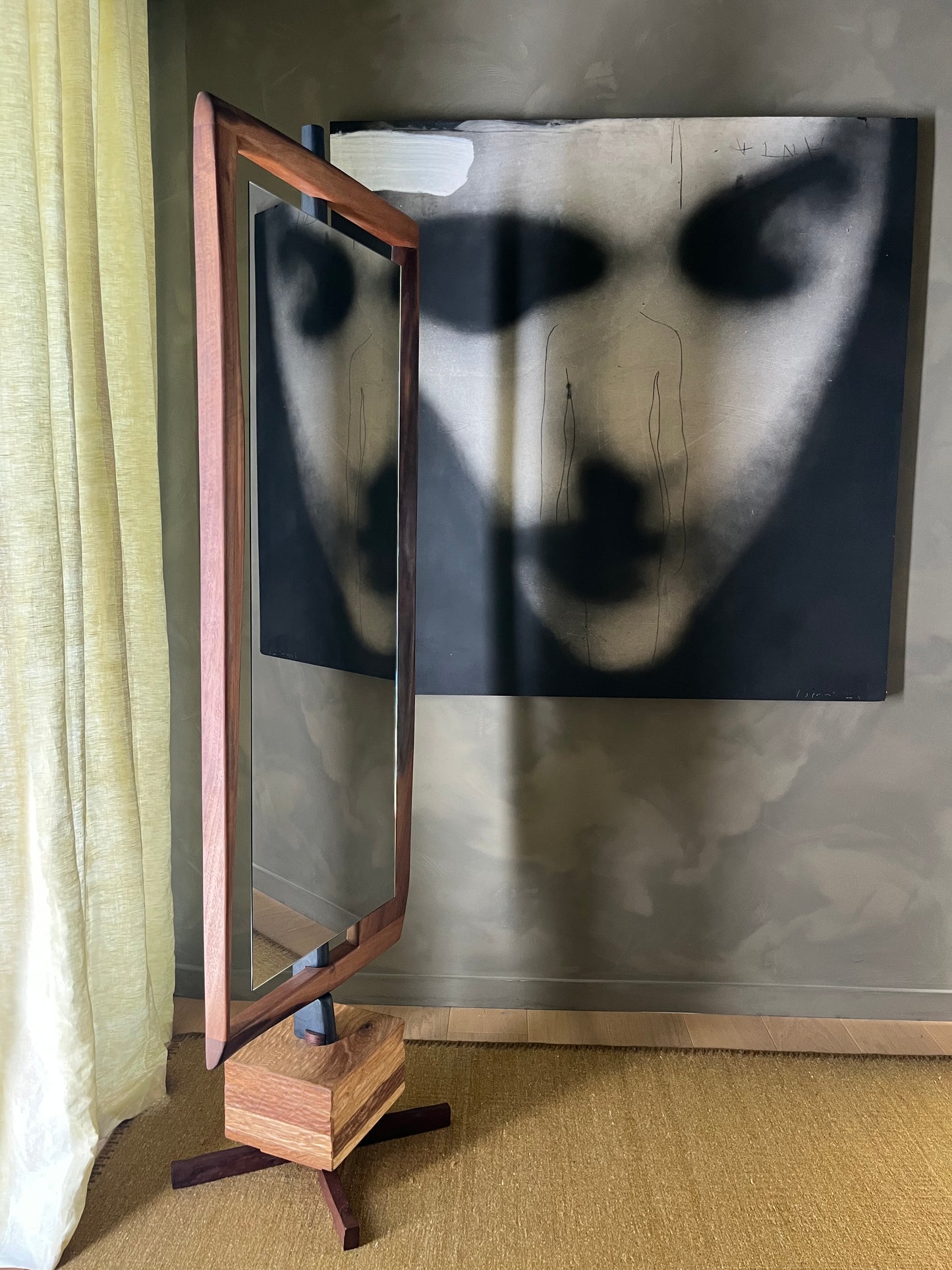 "Le Miroir",  Noyer et chêne massif huilé transparent bleu