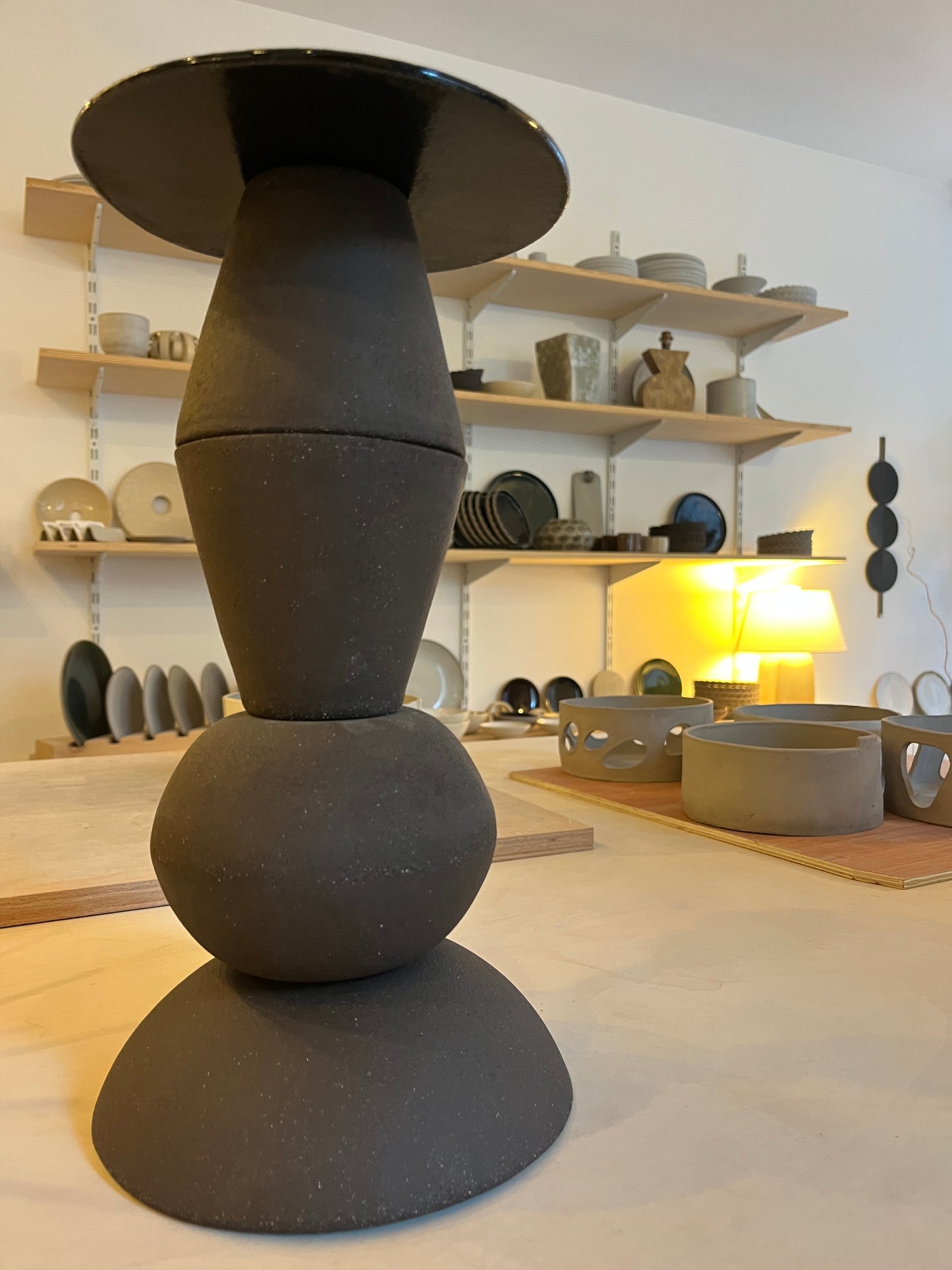 Maison Makeba Signature x CCÉRAMIQUE - Totem Sculptural/Luminaire/Suspensions