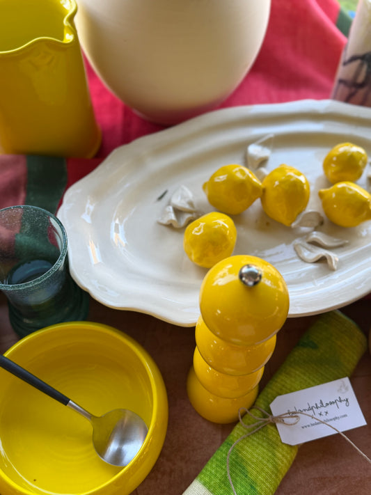 Plat barbotine citron, émaillé