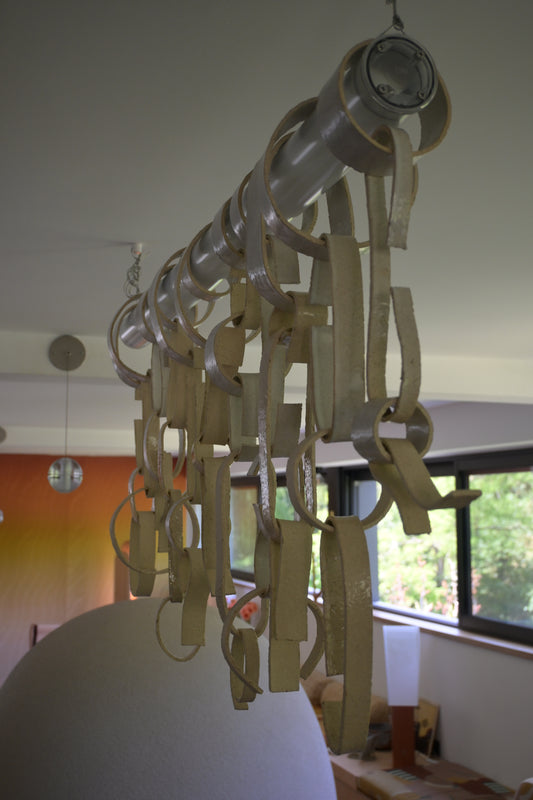 « J’habille la lumière » Objet sculptural /Suspension   - Ccéramique x Maison Makeba