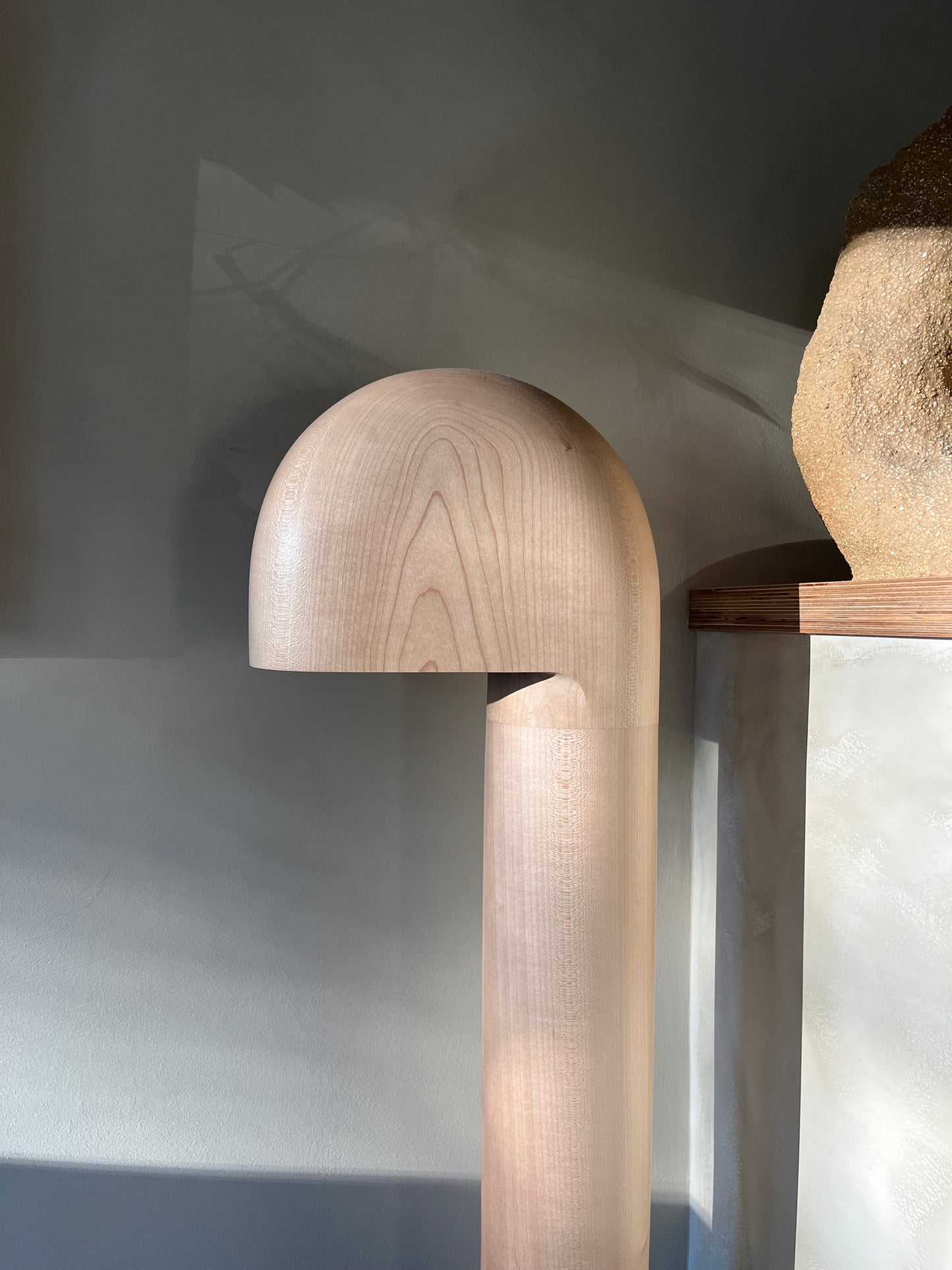 Lampadaire en bois d'érable Studio Cabane