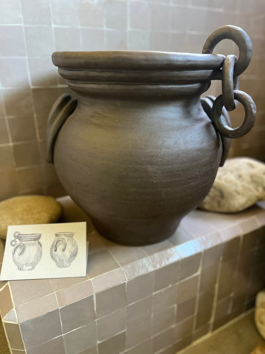 Jarre fer à cheval et anneaux, Hannah André