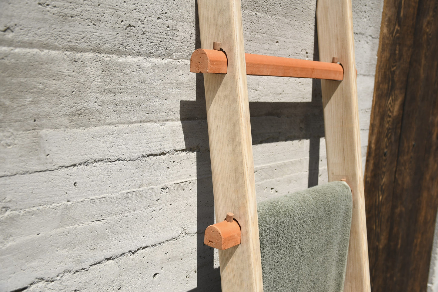 Emilie Cazin/ Emilie Dechaud - Échelle/Valet - Argela