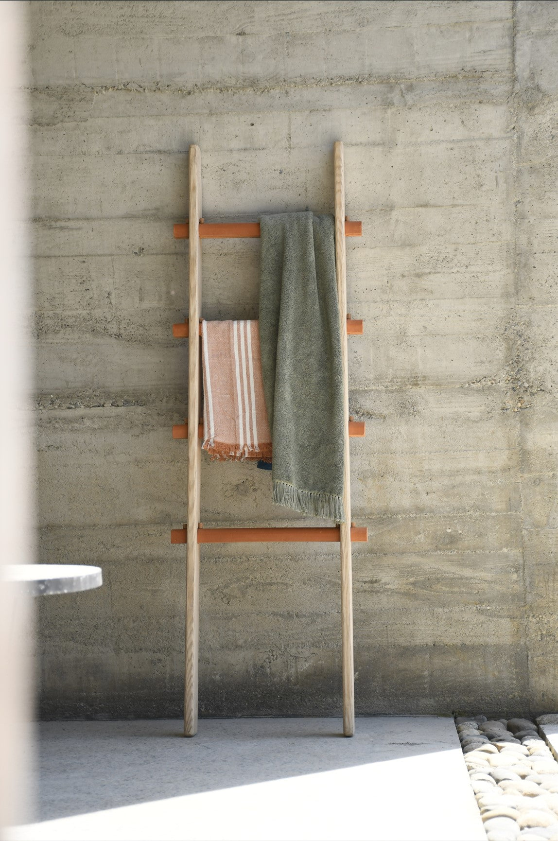 Emilie Cazin/ Emilie Dechaud - Échelle/Valet - Argela