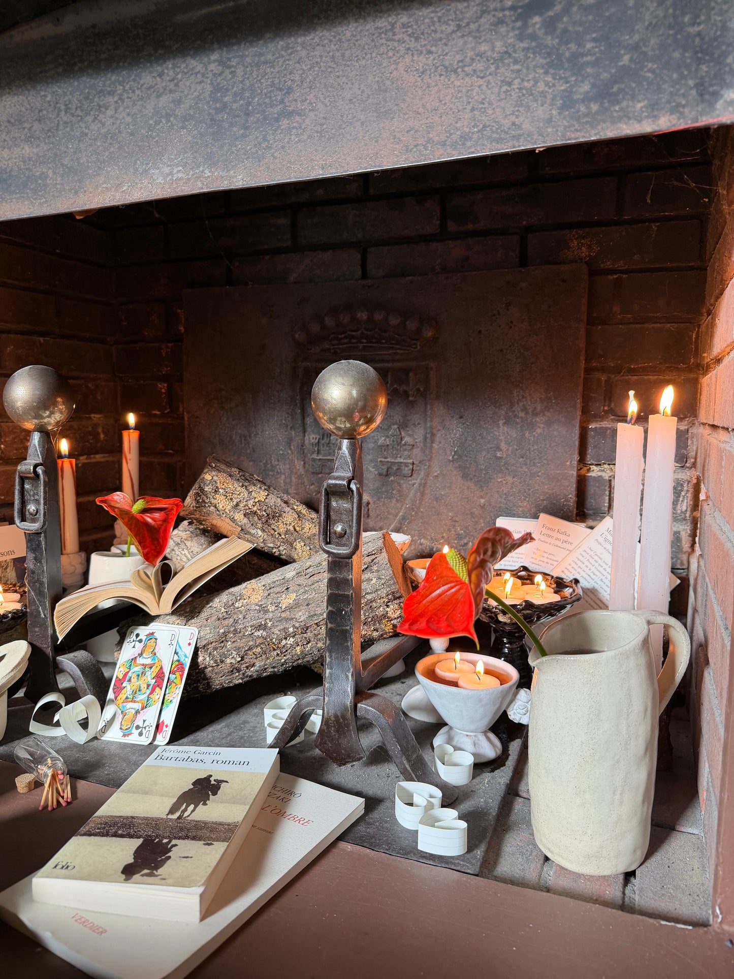 Tasses oreilles, un pichet, Cora