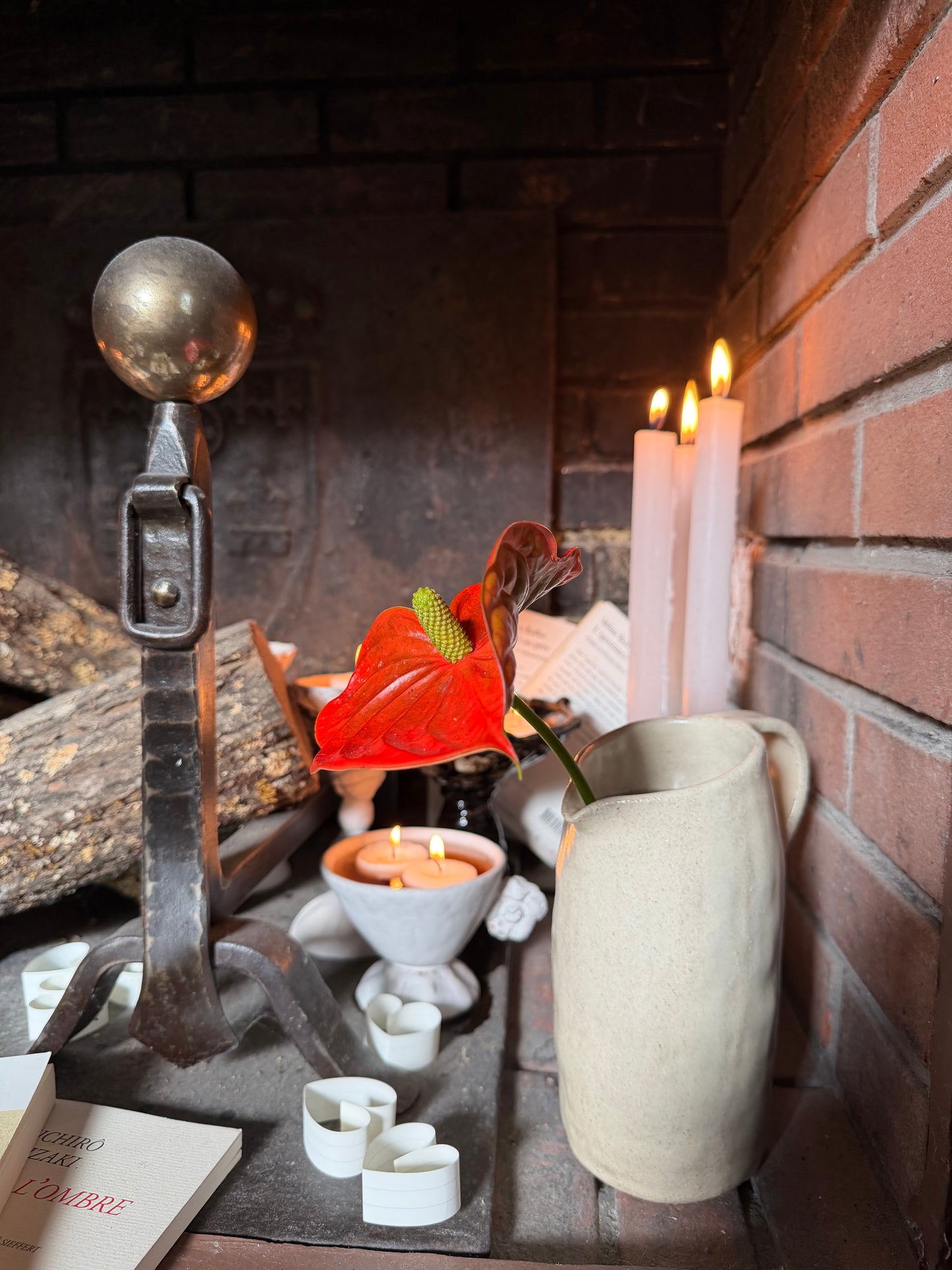 Tasses oreilles, un pichet, Cora