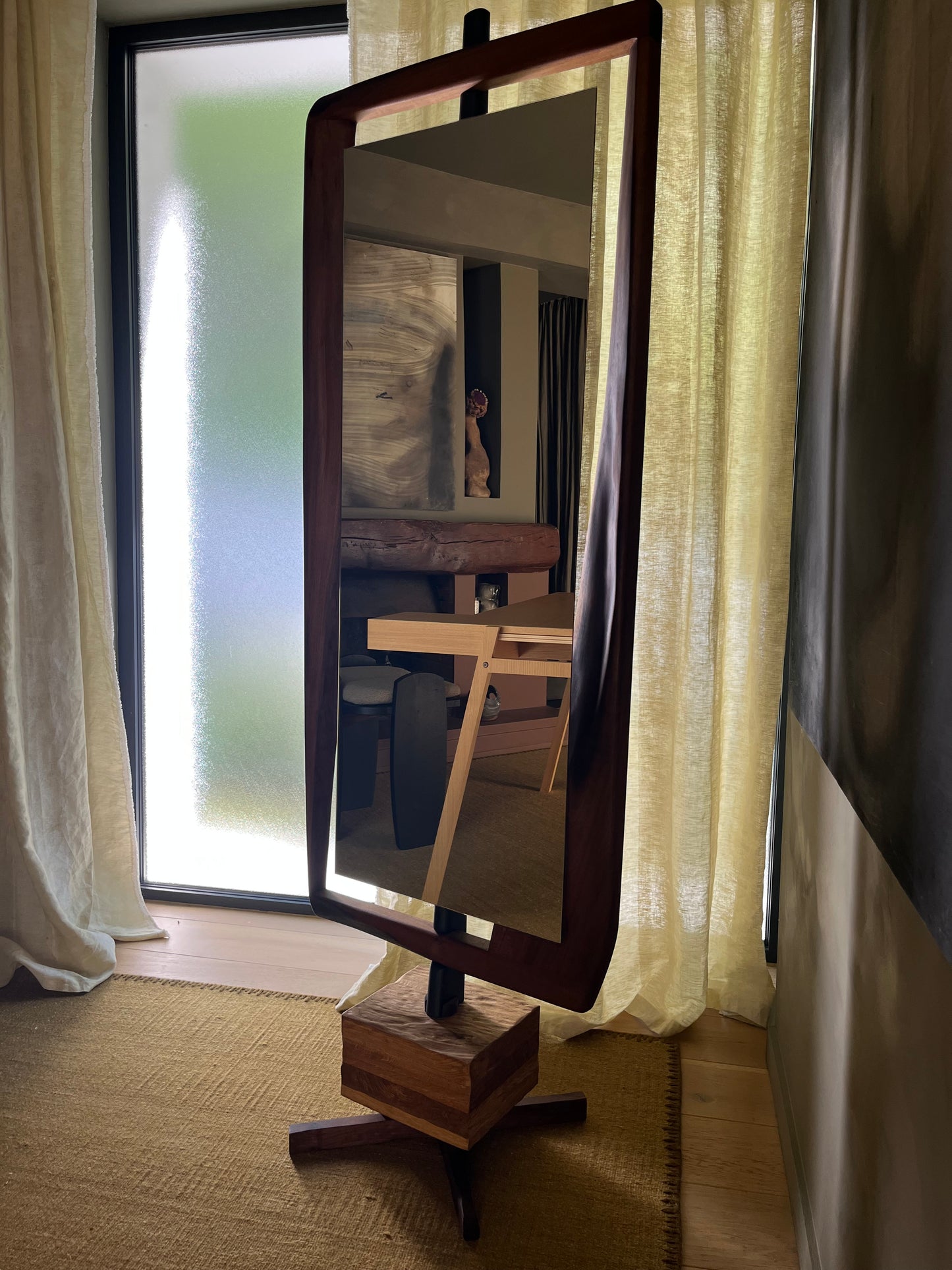 "Le Miroir",  Noyer et chêne massif huilé transparent bleu