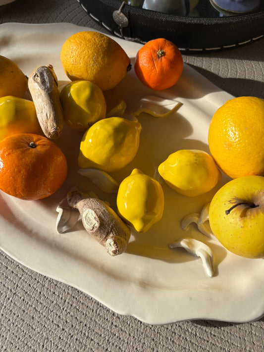 Plat barbotine citron, émaillé