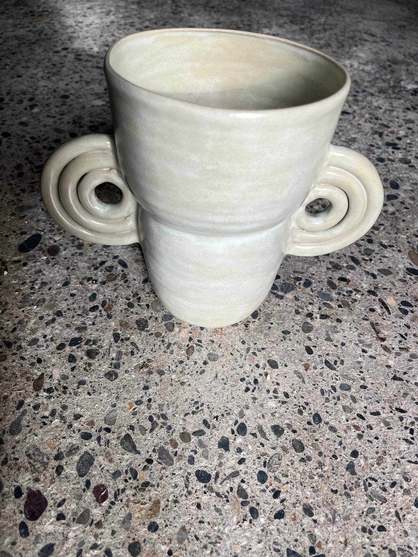 Vase Anses "Cléo plâtre au lait". Clémence