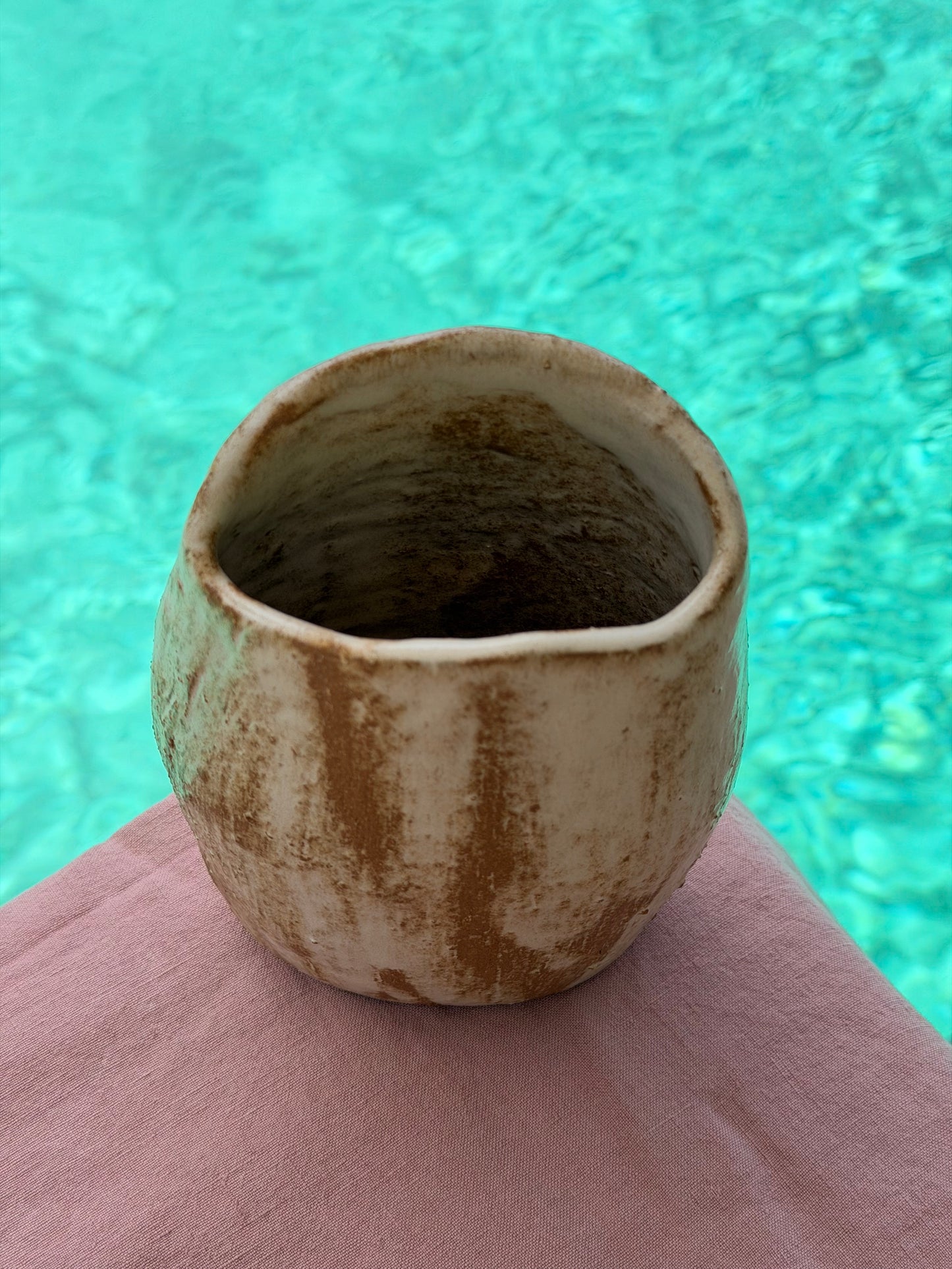 Vase décolletté I, Cora