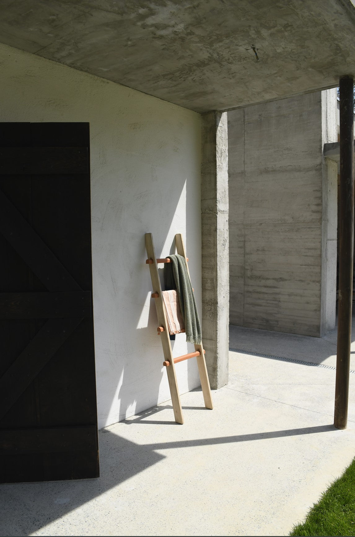 Emilie Cazin/ Emilie Dechaud - Échelle/Valet - Argela