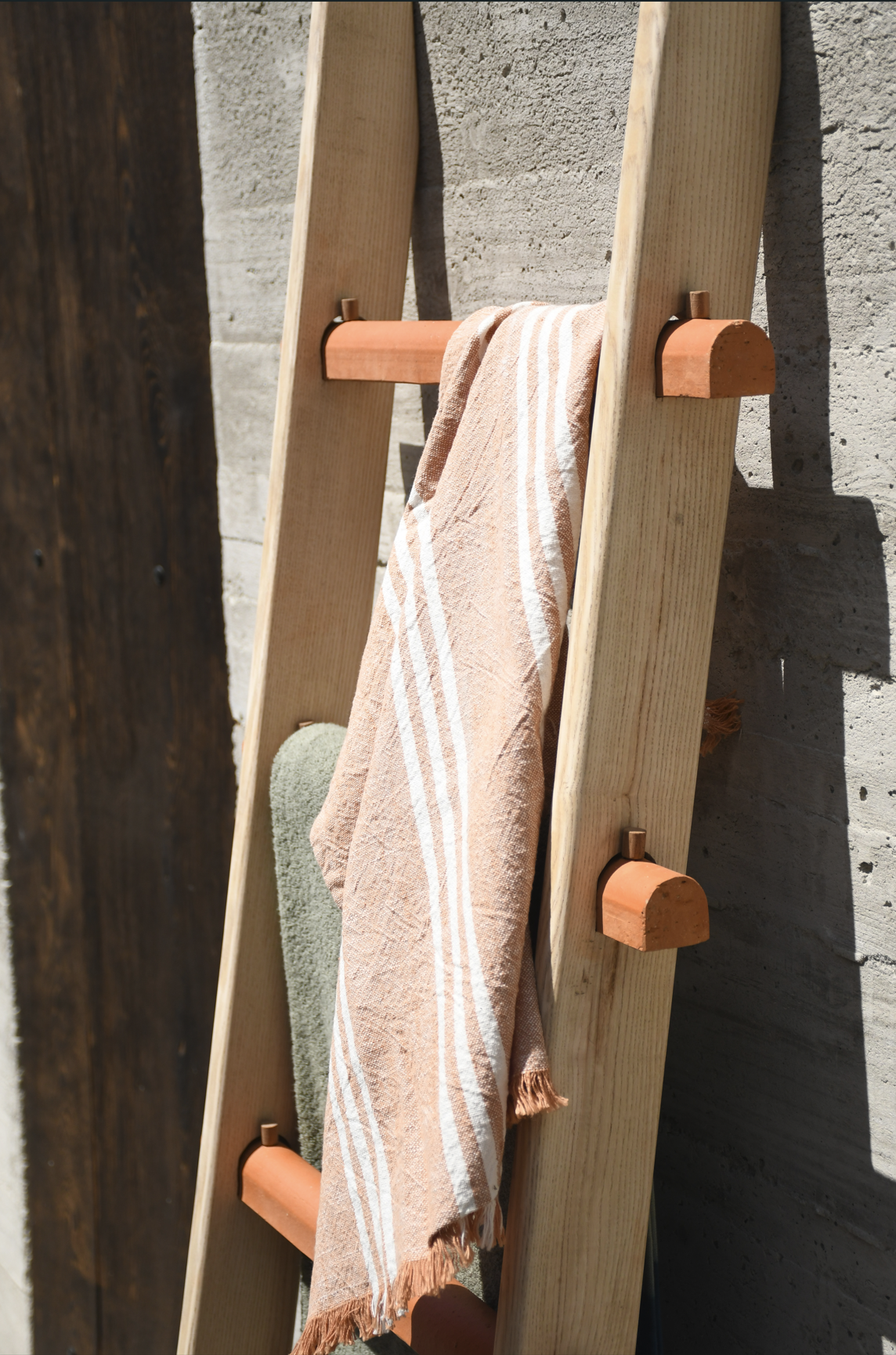 Emilie Cazin/ Emilie Dechaud - Échelle/Valet - Argela