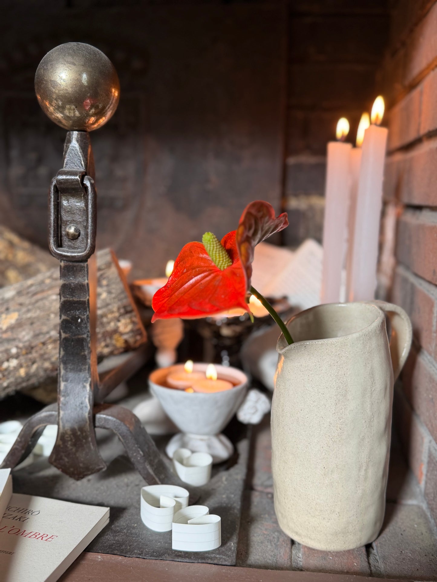 Tasses oreilles, un pichet, Cora