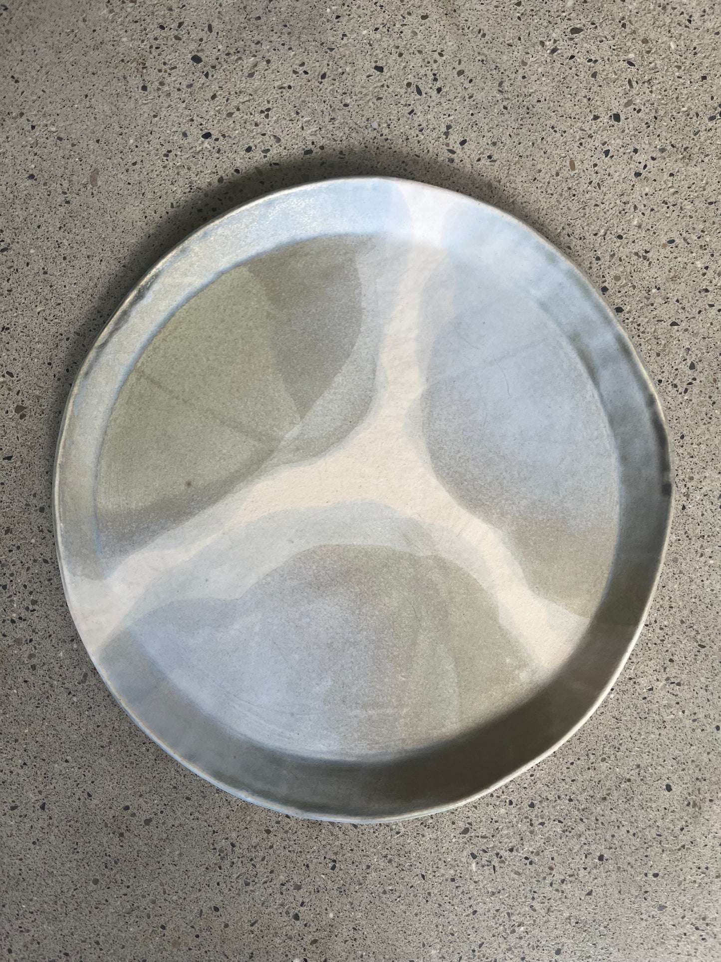 Lot de 6 assiettes et un plat, Anne Kurzberg