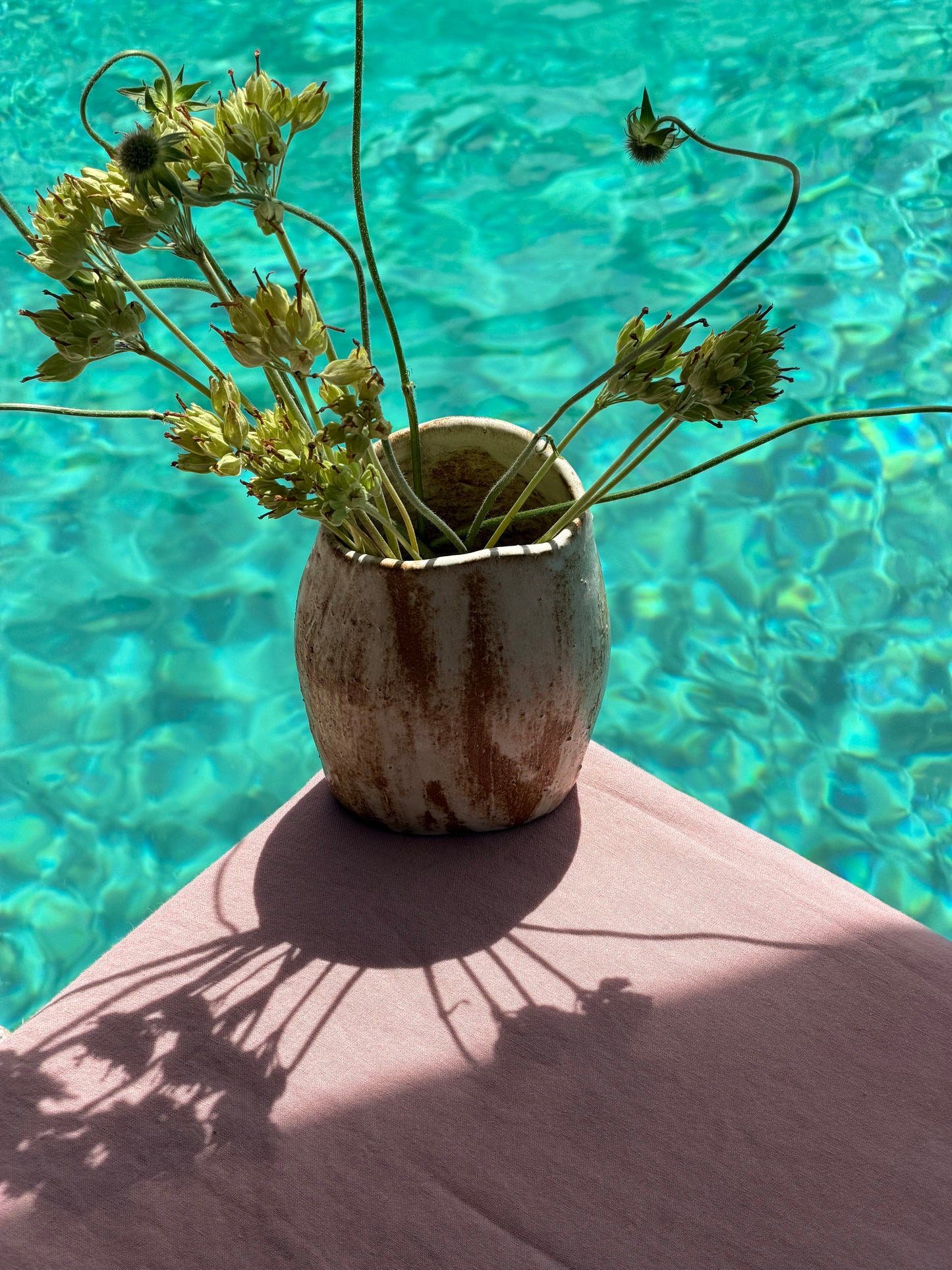 Vase décolletté I, Cora