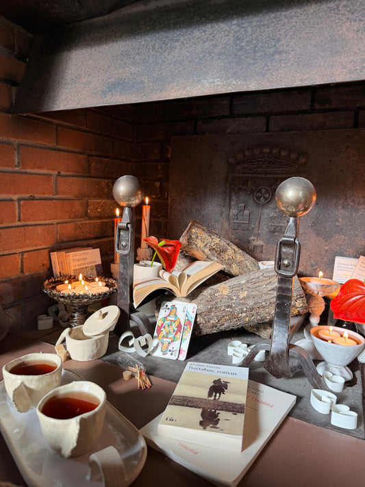 Tasses oreilles, un pichet, Cora