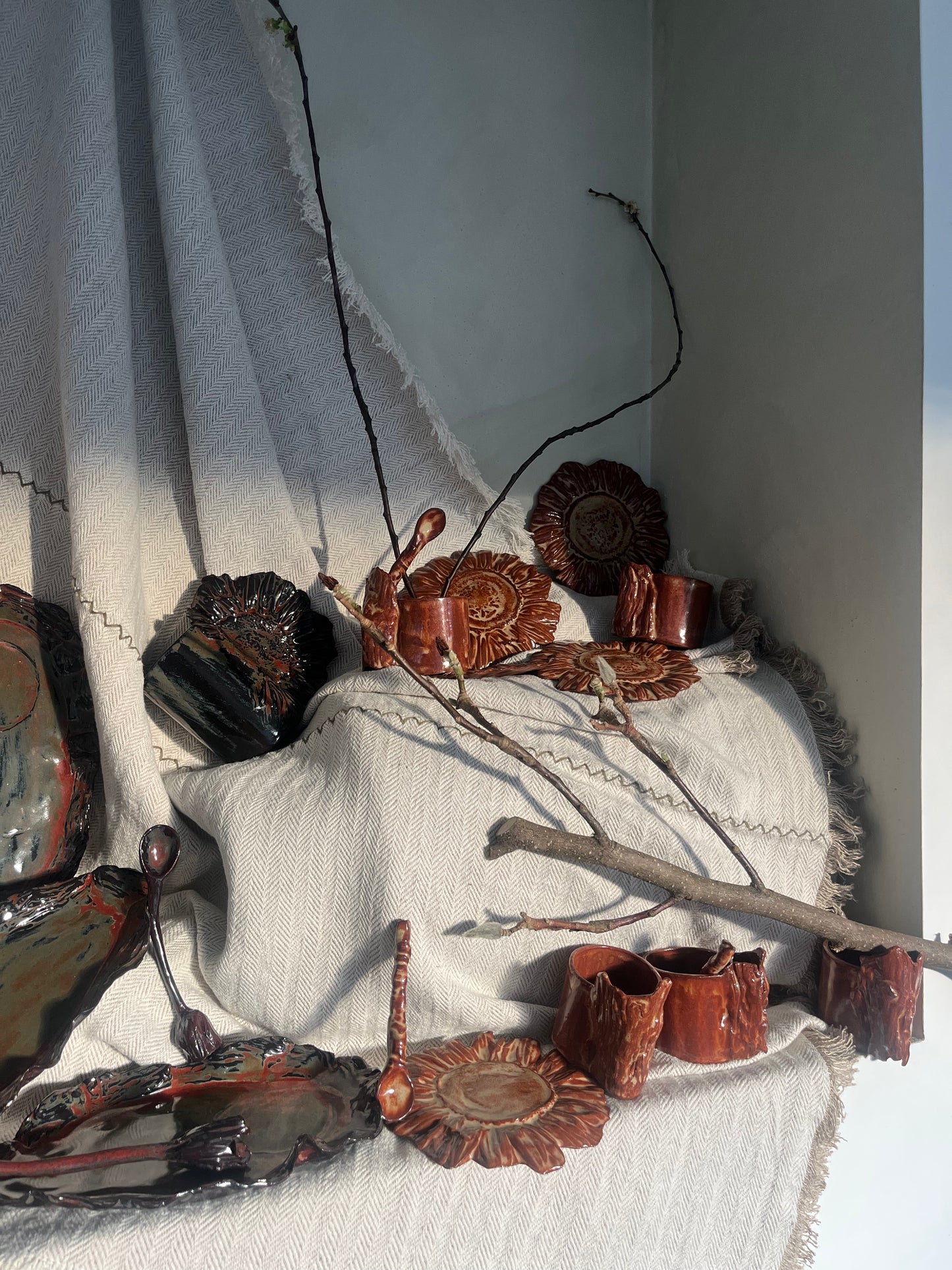 Service à café Tournesol-Ecorce d’arbre, Jordane Somville et Maison Makeba