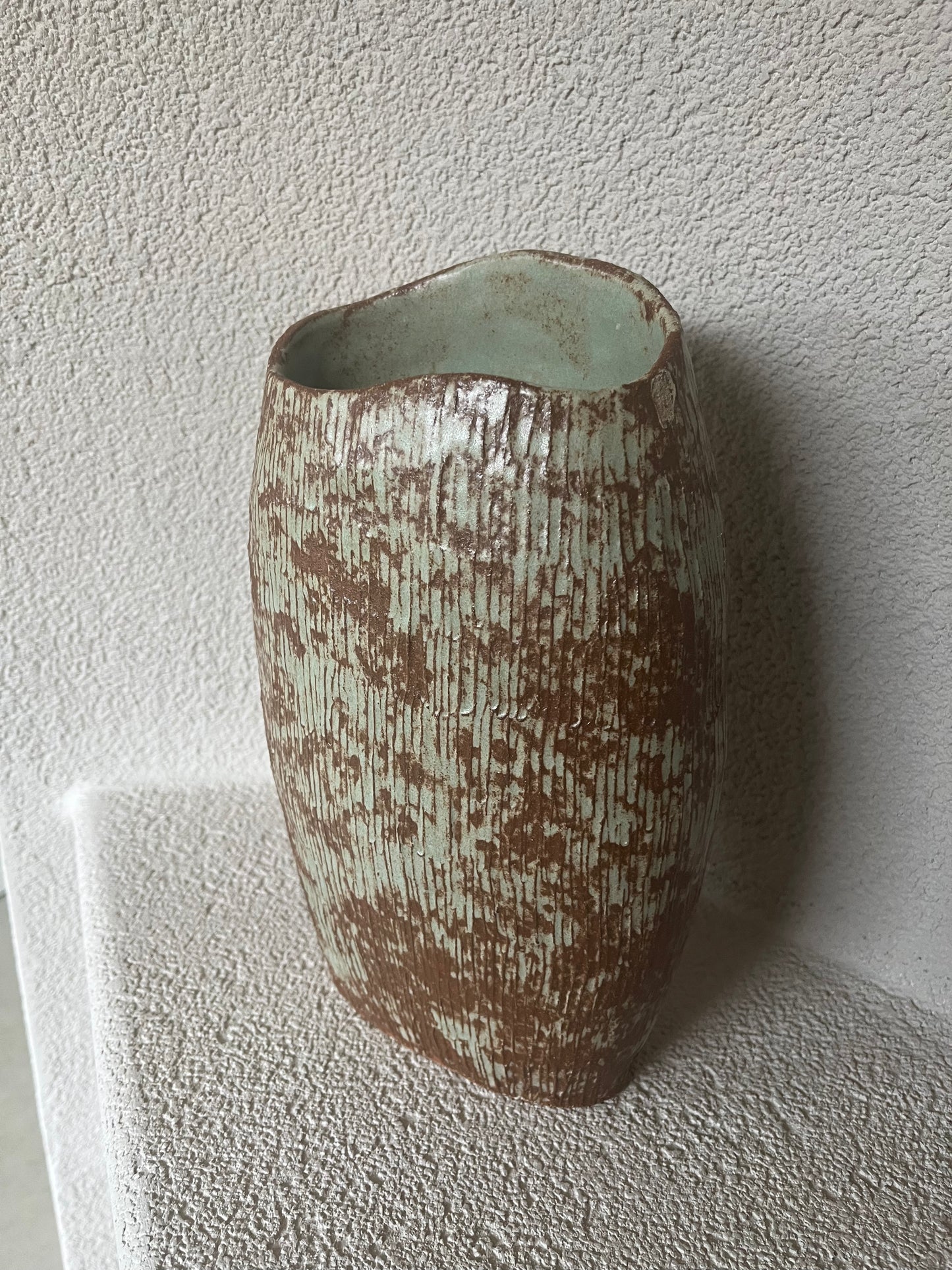 Vase décolleté IV, Cora