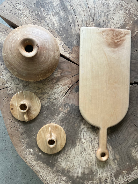 Vase plat en bois de bouleau échauffé par Lorien Cau