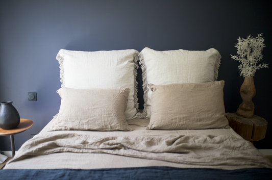 Grand coussin frangé couleur Plume