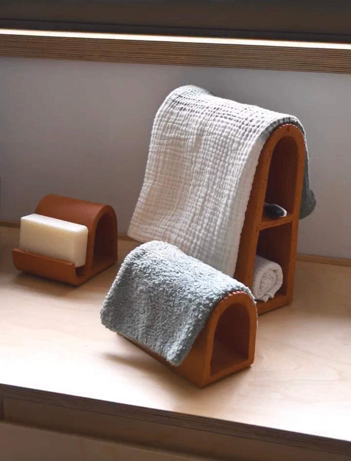 Emilie Cazin/ Emilie Dechaud - Ensemble Accessoires Bain/ Cuisine - Argela