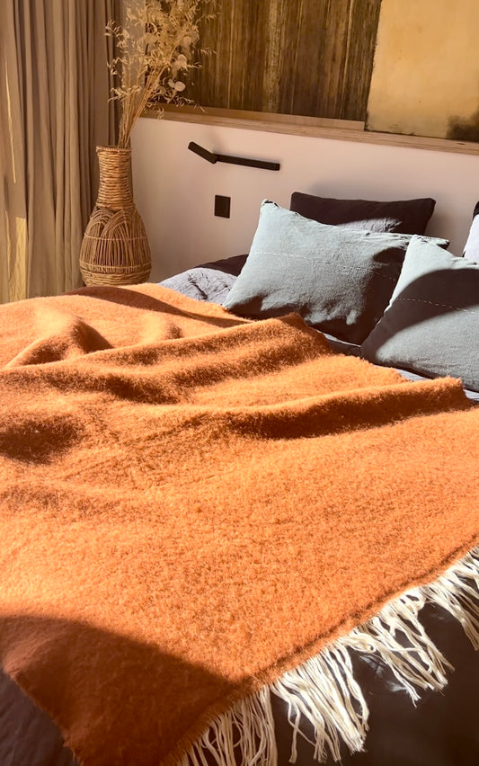 Plaid Couffin Mandarine Frangé Bed and Philosophy